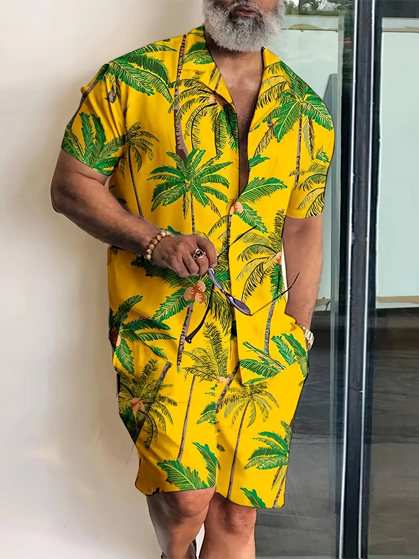 Men\'s Coconut Tree Printed Short Sleeve Shorts 2 Piece Summer Vacation Outfit, Men\'s Short Sleeve Lapel Shirt and Shorts Set