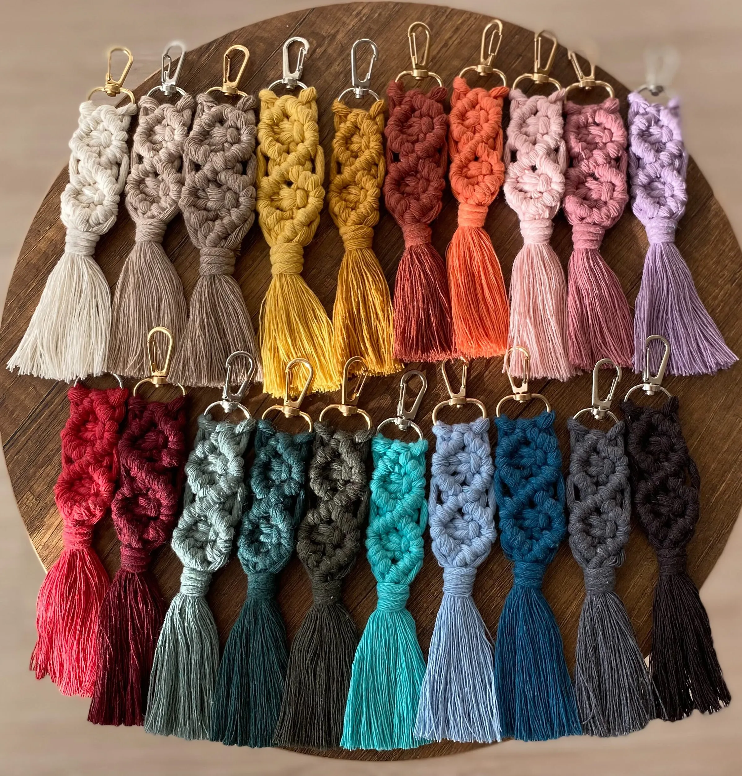 Porte-clés en macramé Boho, cadeau de demoiselle d'honneur, cadeau d'enterrement de vie de jeune fille, cadeau de fiançailles, faveurs de douche de patients, accessoires