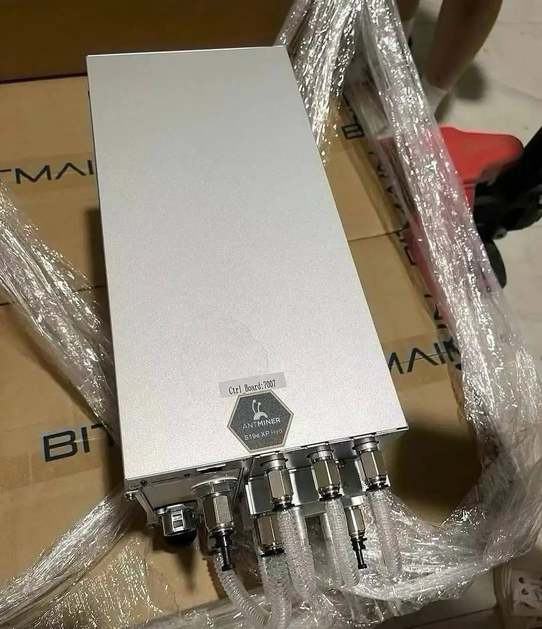 

NEW Bitmain Antminer S19e XP Hydro 251Th/s 5522W - BTC BCH Miner | With Warranty