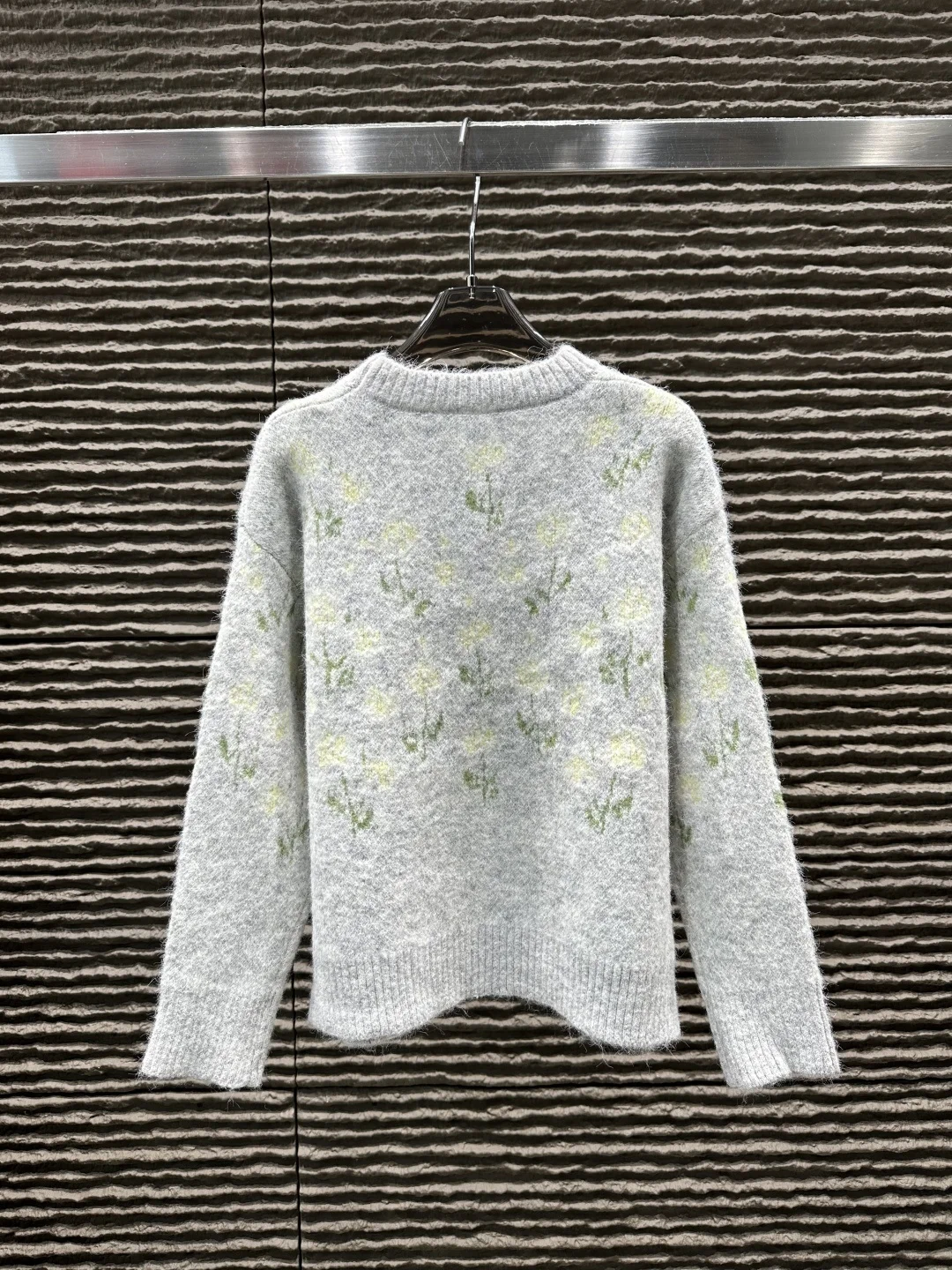 

2025 Autumn & Winter Must-Have! Women's Round Neck Pullover Sweater - 3D Floral Detail, Street Style Fashion, Soft Cozy, Perfect