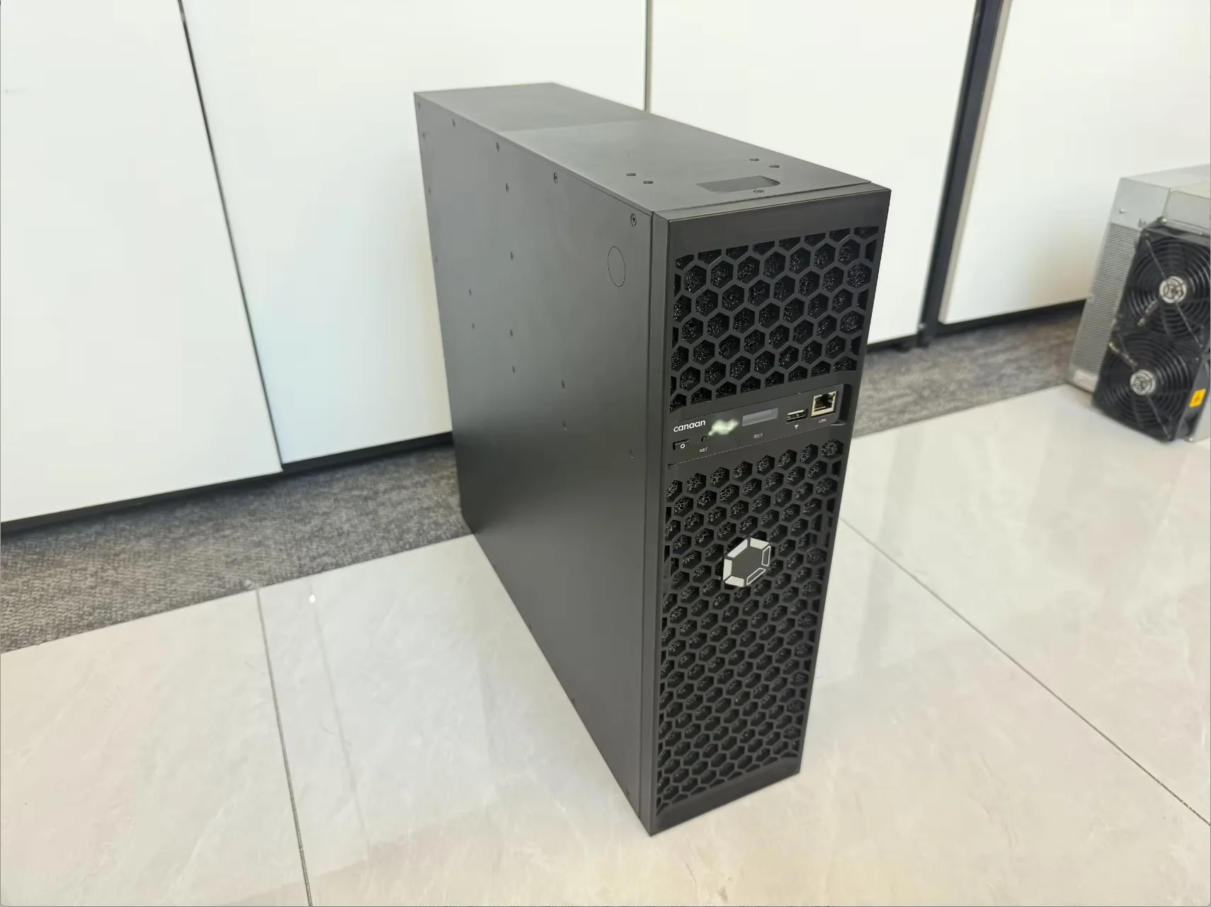 DIY COMPRE 5 LEVE 3 GRÁTIS Canaan Avalon Q 90TH Professional ASIC Miner 1674W SHA-256 Máquina de Mineração de Bitcoin Eficiente em termos de energia 18.6J/TH