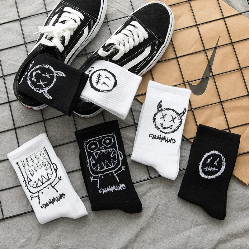 Prosta Anime Demon twarz mężczyźni i kobiety skarpetki japońska bawełna Harajuku czarno-białe Graffiti moda długie śmieszne skarpetki Hip-hop — zdjęcie 2