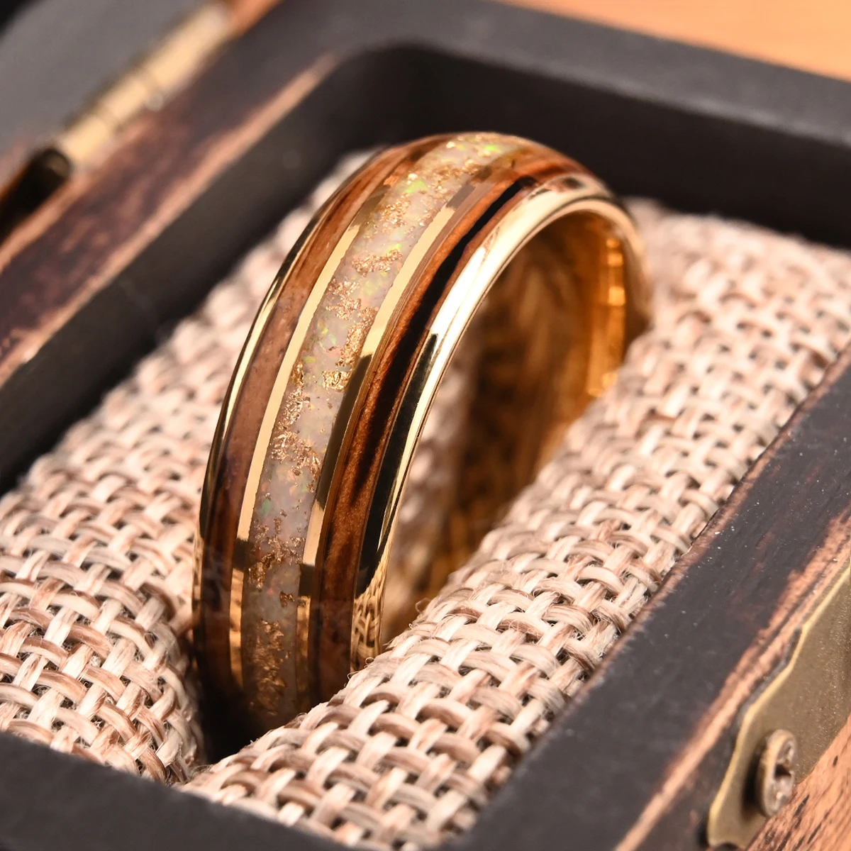 8MM Gold Color Men's Tungsten Carbide Ring Inlaid Gold Foil Flakes Fashion Jewelry Engagement & Wedding Bands Promise Rings Gift