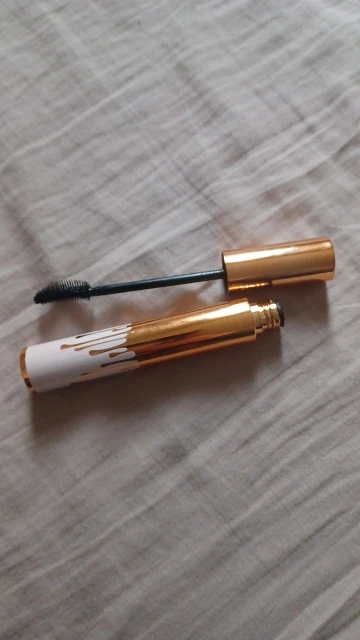 Thick Curly Eye Black Waterproof Non Smudging Slim Durable And Makeup Free Eye Black Gold Color Mascara photo review