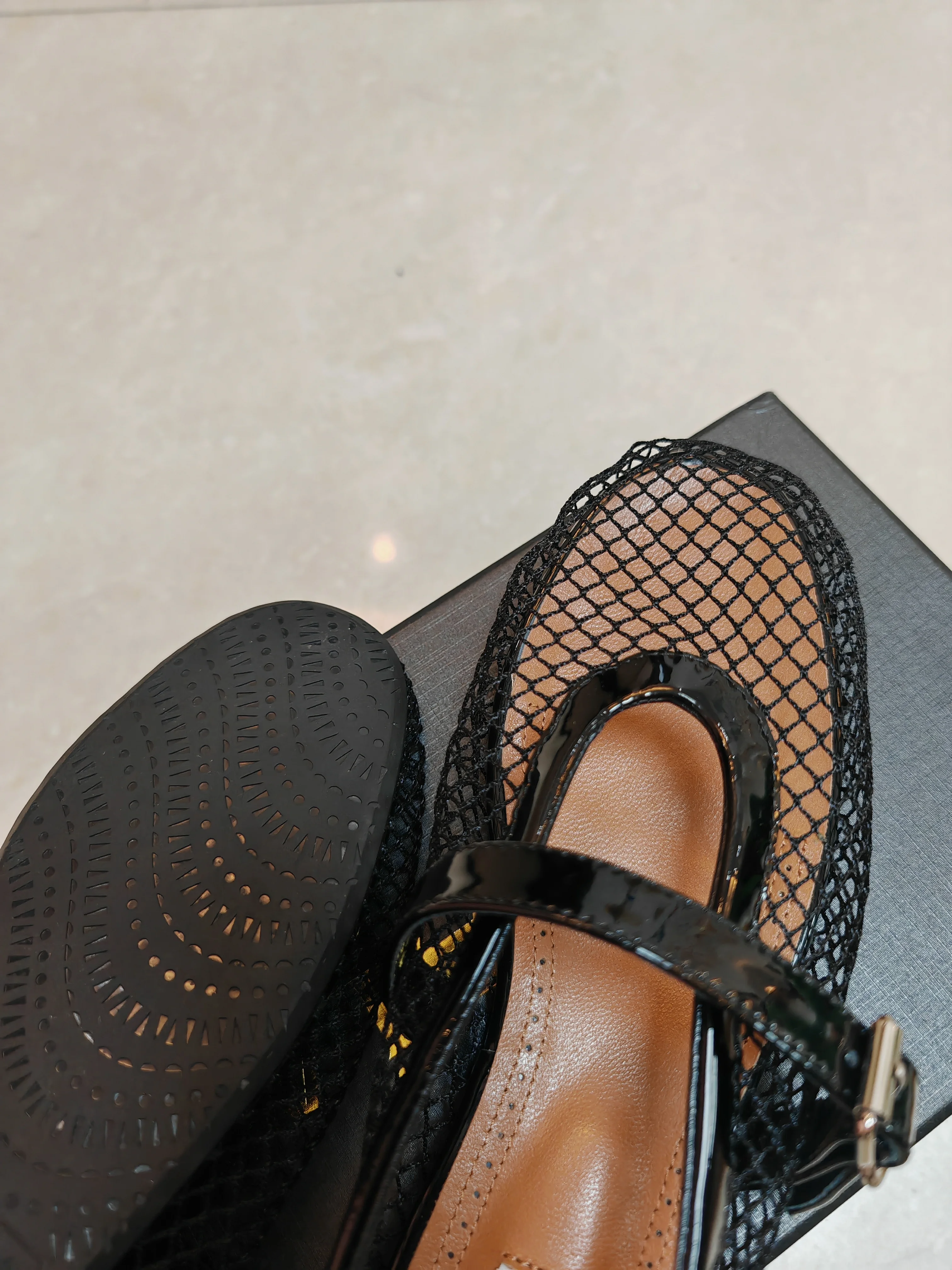 حذاء باليه مسطح مريح من الجلد المسطح