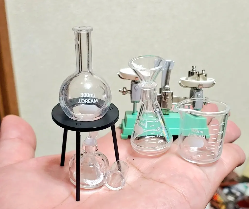 Original gashapon toys 1/8 1/6 dollhouse miniatures top balance alcohol lamp flask funnel set Scientific research mascot 2