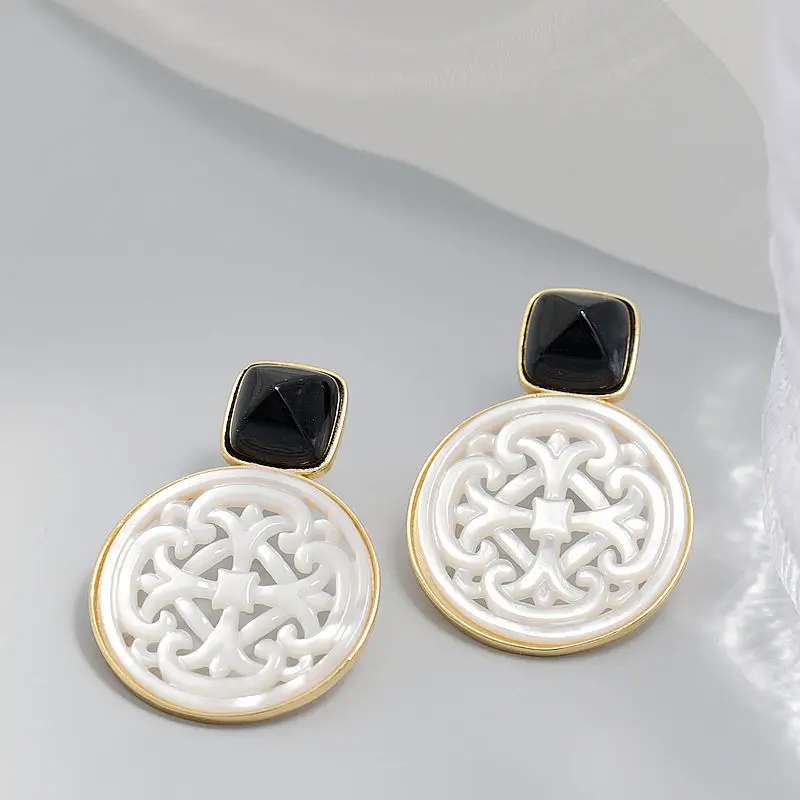 Natural White Shell Openwork 18K Gold Plated Earring Inlaid Black Agate 925 Sterling Silver Earrings Fashion Fine Jewelry Gift