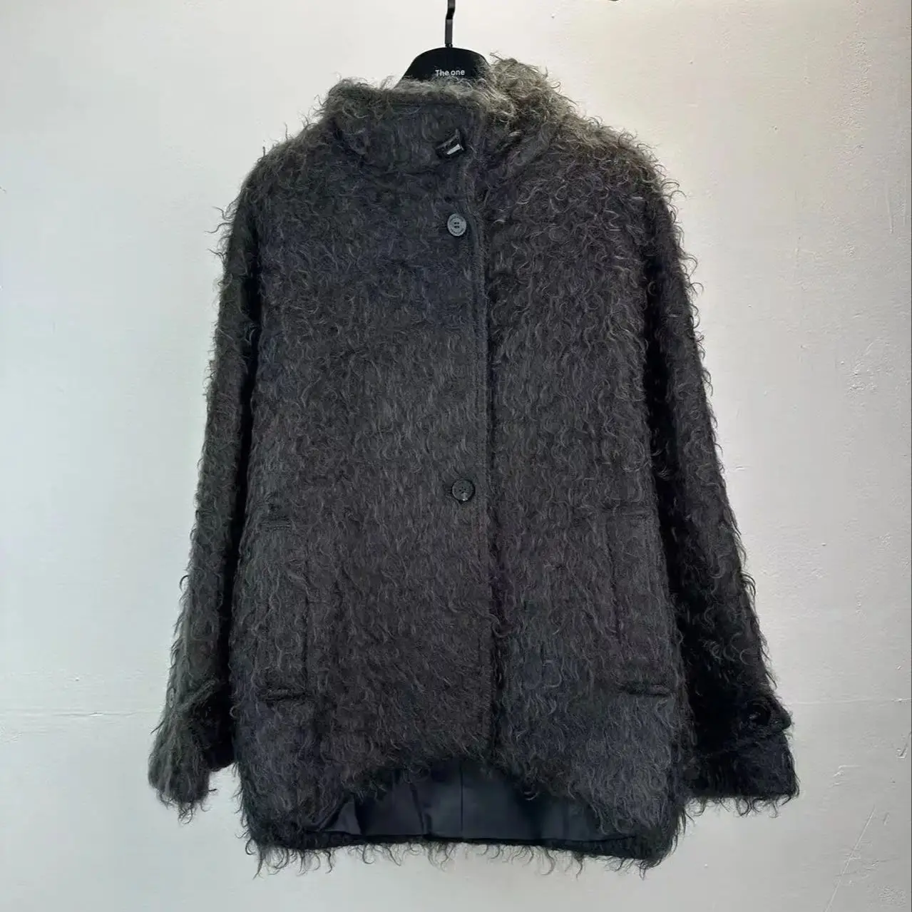 Minimal Winter Wome… - image