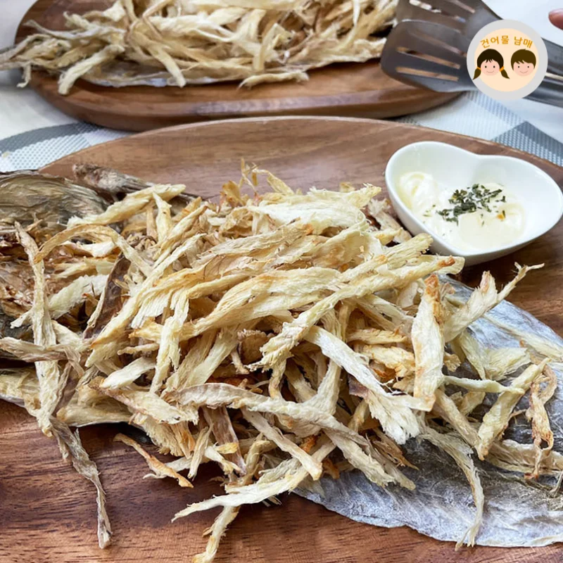 수작업으로 정성스럽게 두번 찢어낸 부드러운 손질먹태 한마리 1미 110g