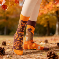 1 Pair Forest Squirrels And Fallen Nuts, Trendy Mid-calf Socks For Unisex, Suitable For All Seasons.