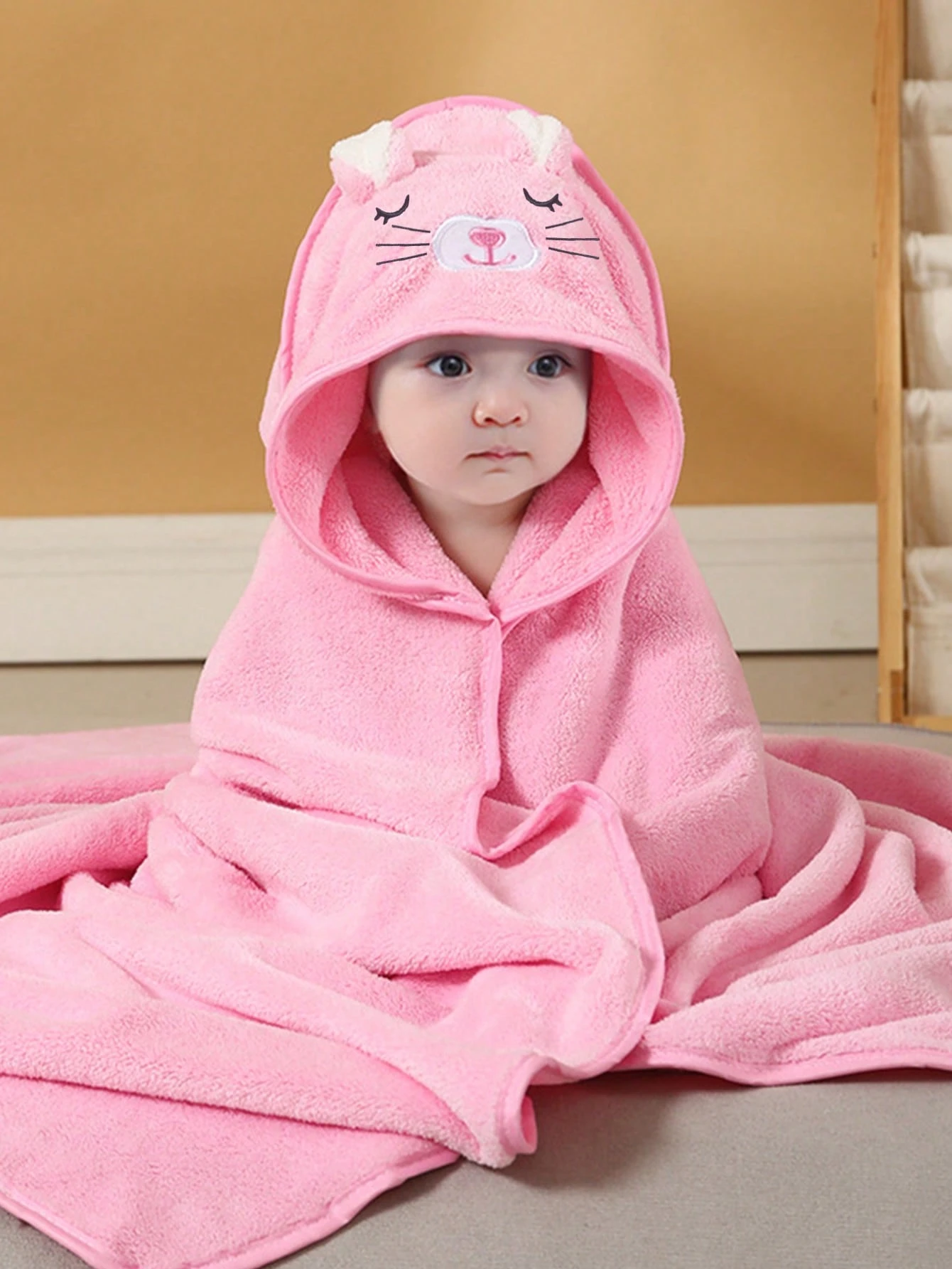 1 piece of coral velvet baby bath towel, children\'s hooded cartoon bathrobe specially designed for babies, soft and comfortable