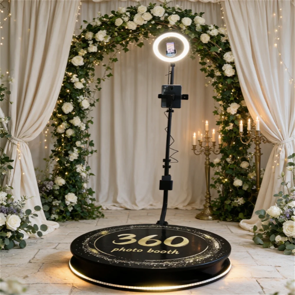 Professionele verlichtingsapparatuur voor fotohokjes voor 2026, 360 graden ° Draaibare fotocabine uitgerust met RGB-lichtstrip en flightcase.
