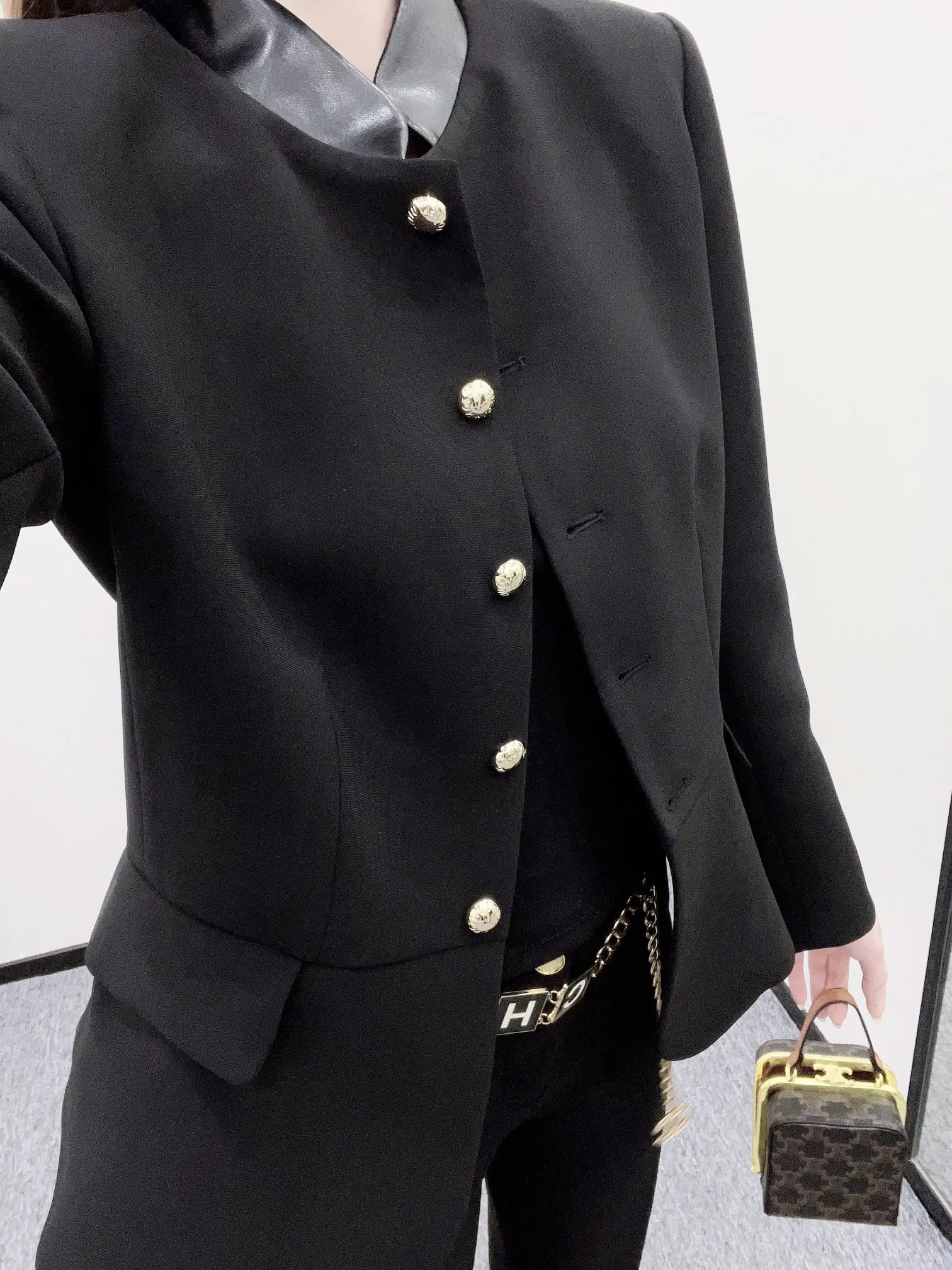 

Women's new leather stand up collar suit jacket with slim fit, elegant and artistic tone small jacket