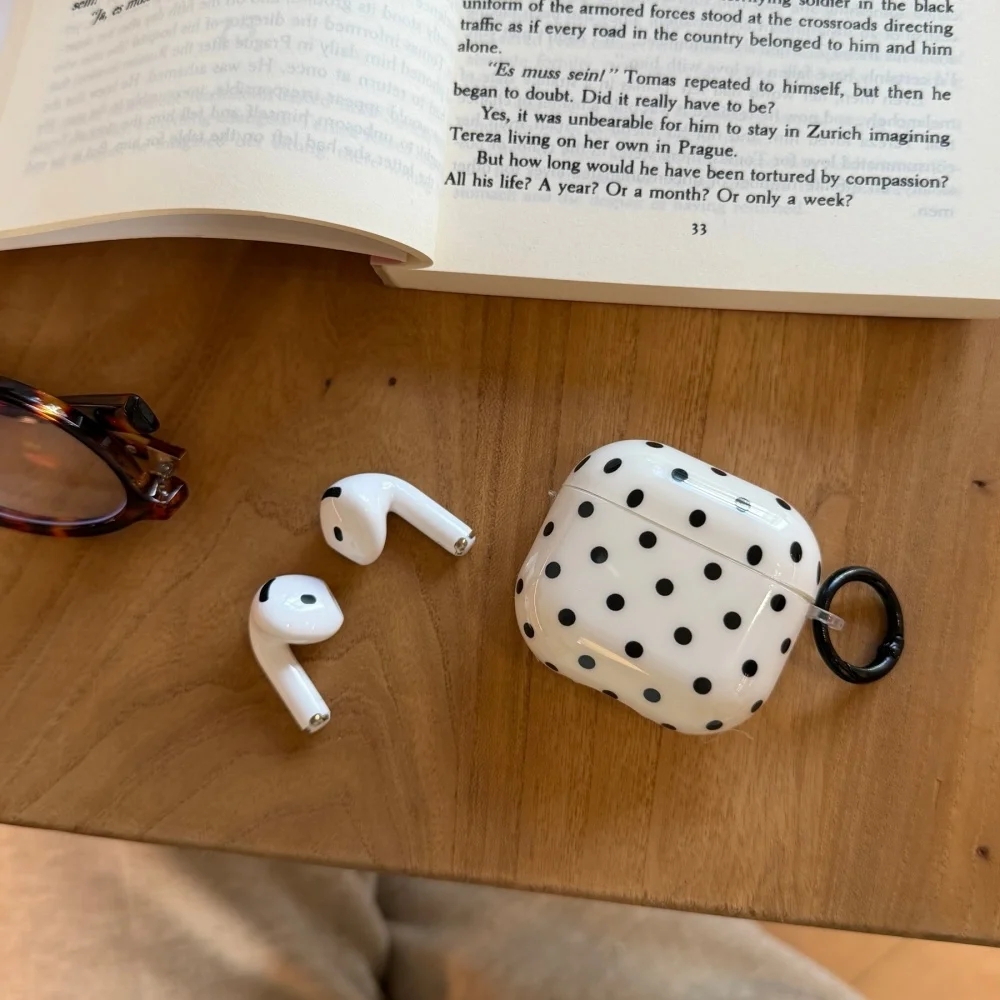 

Simple white background and black polka dot headphone protective case, suitable for AirPods 4/3/2Pro/2/3, new protective case