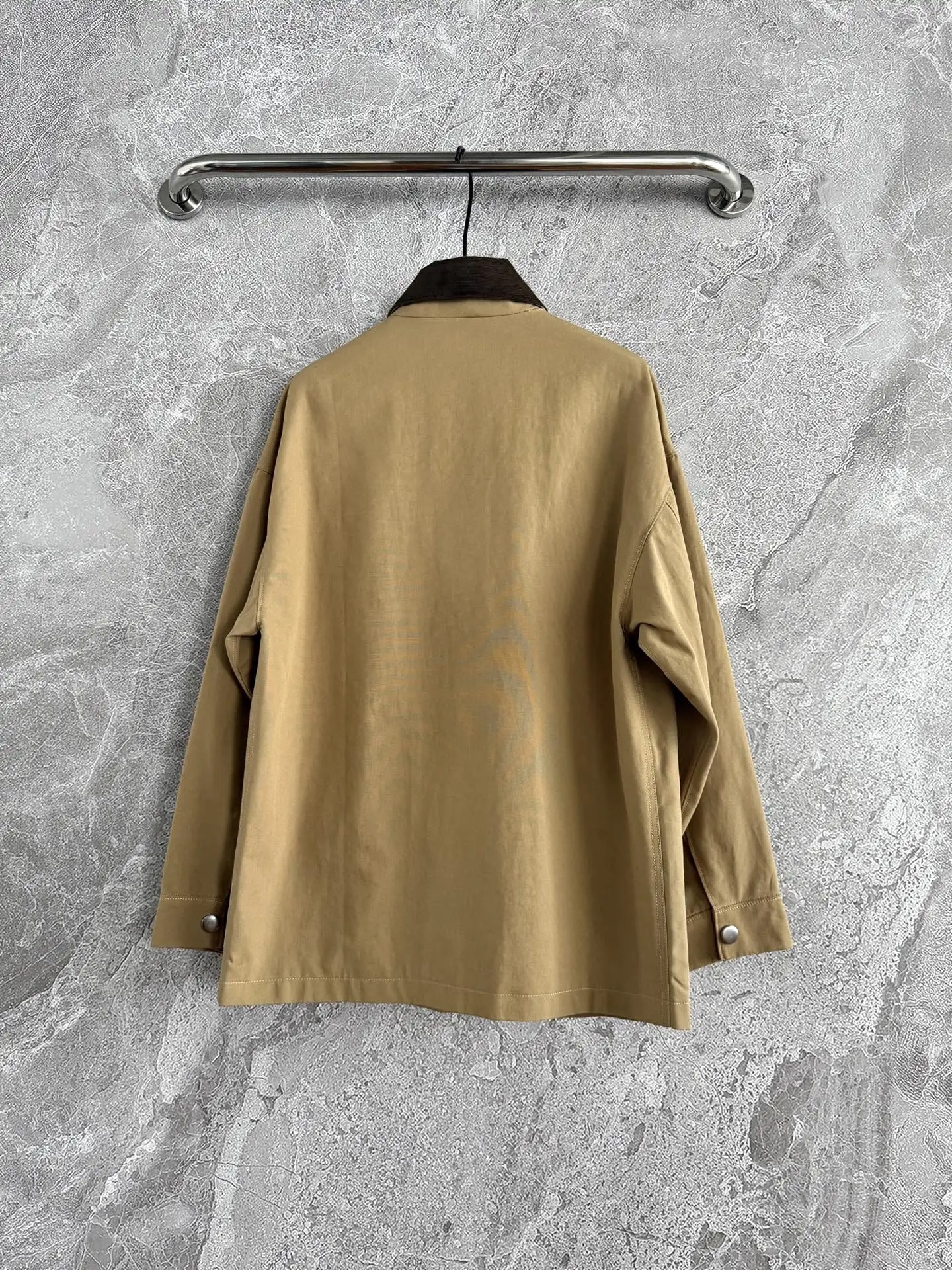 

2025 Unisex Rigid Utility Jacket Structured Overshirt with Notch Lapel Cargo Pockets Urban Outdoor Gender Neutral