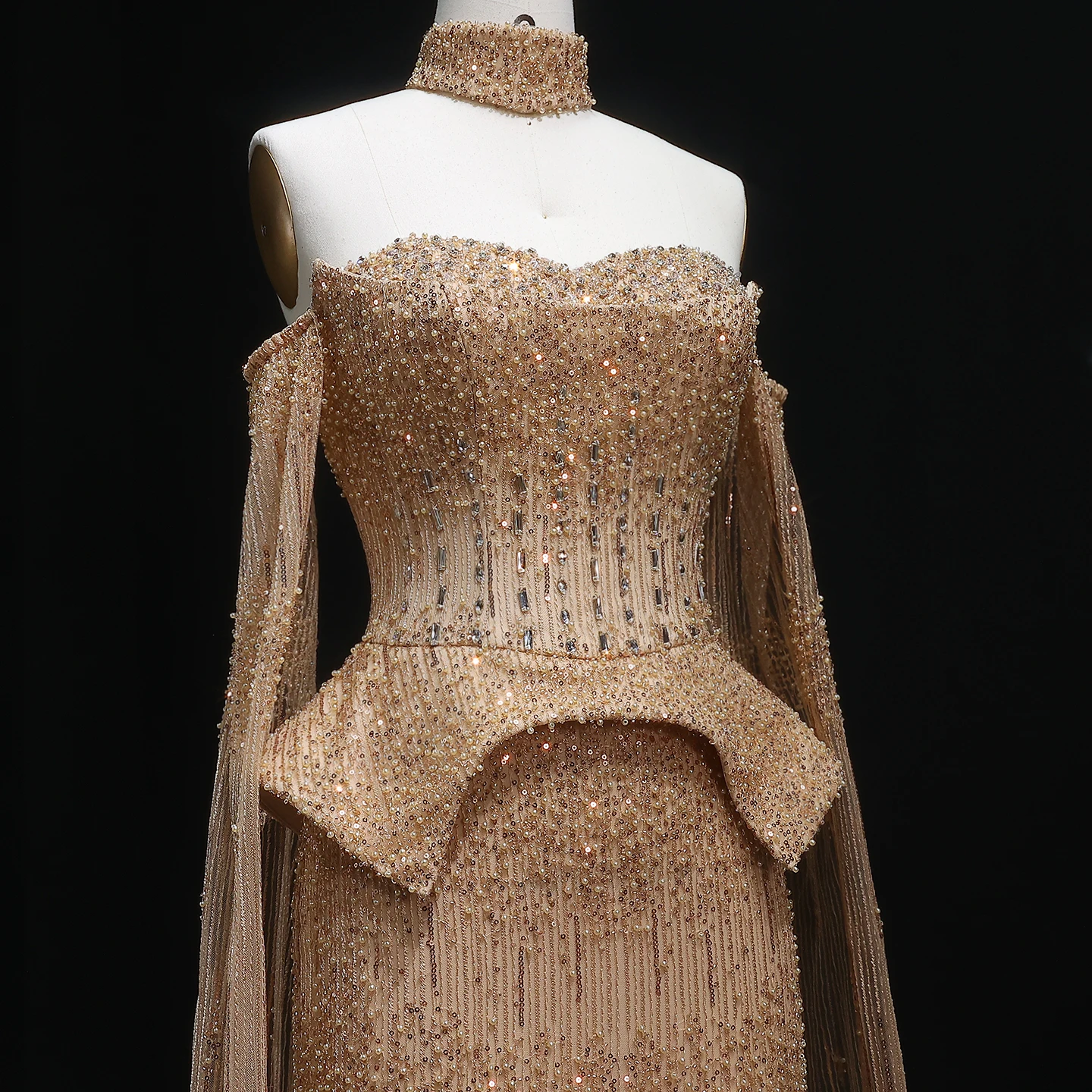 Sharon Said Luxuriöses graues Kristall-Abendkleid mit fließenden Ärmeln 2026 Elegantes schulterfreies Hochzeitskleid SS558 Maßanfertigung – Detail 10