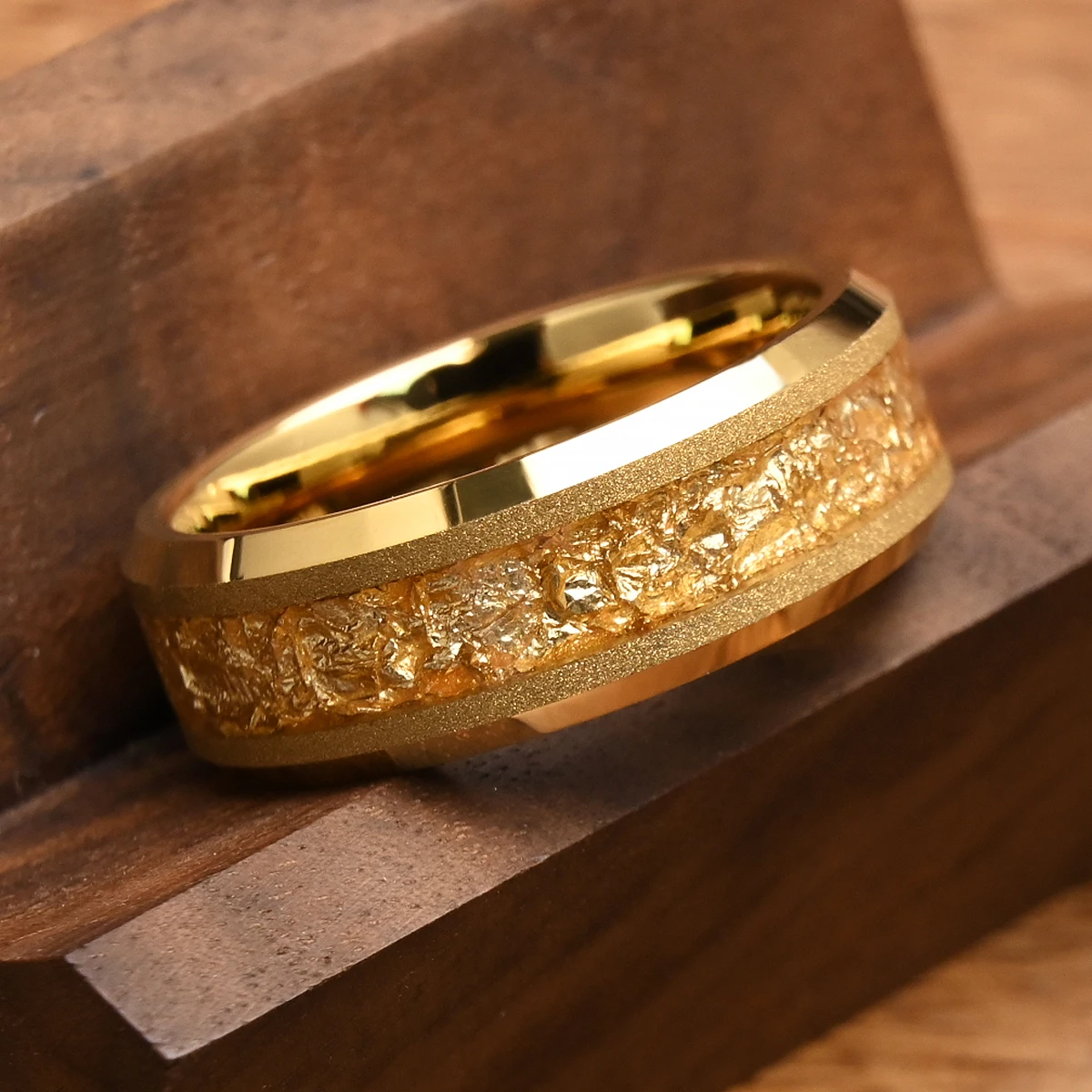 8MM Gold Color Tungsten Carbide Men’s Wedding Bands Inlaid Gold Leaf Comfort Fit Fashion Jewelry Engagement Ring Promise Rings