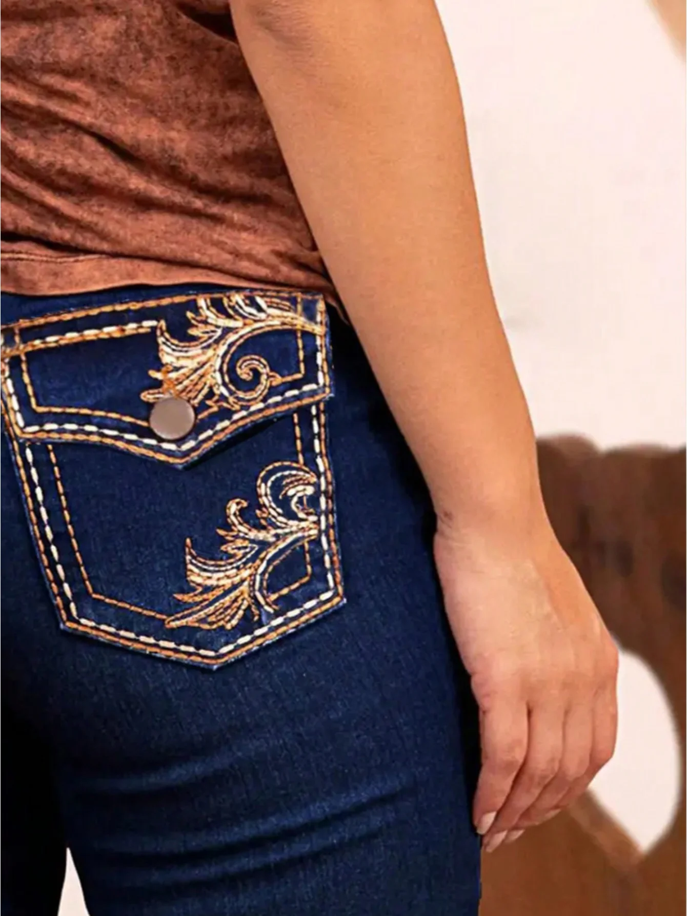 【HME】งานปักที่สวยงามบนกระเป๋าและขา ชุดลำลองสตรีแบบยืดและสวมใส่สบาย กางเกงยีนส์วินเทจสำหรับผู้หญิงสไตล์ตะวันตก