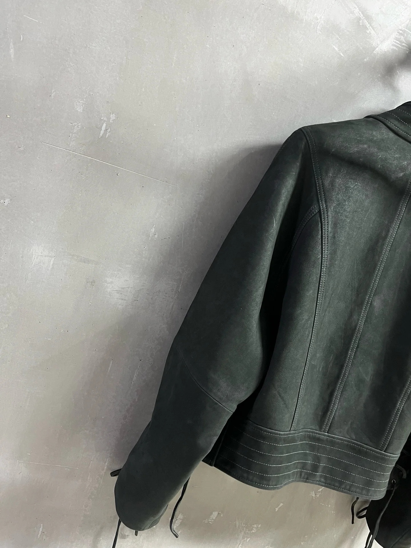 Nieuwe producten in de vroege herfst: vintage hoogwaardige leren jas, kasjmierwas lederen zoom trekkoord, vintage gepersonaliseerde mode