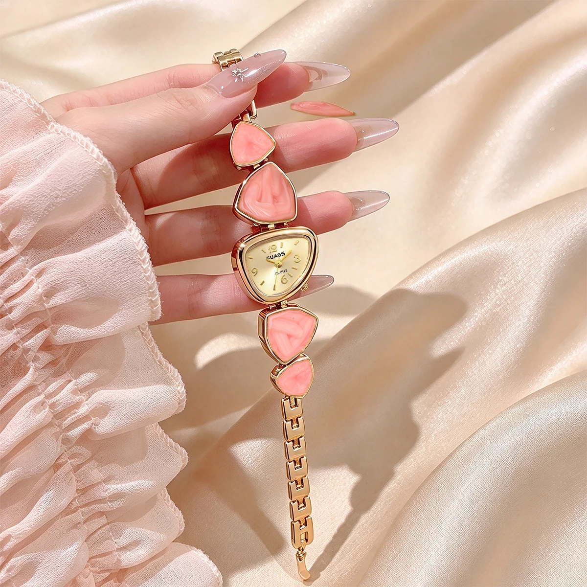 7-Piece Set, Women's New Fashionable Irregular Small Dial Watch with Lucky Five-Flower Set, Stylish and Romantic, Suitable for Valentine's Day, Easter, Halloween, Ramadan, Christmas, and Also an Ideal Birthday Gift