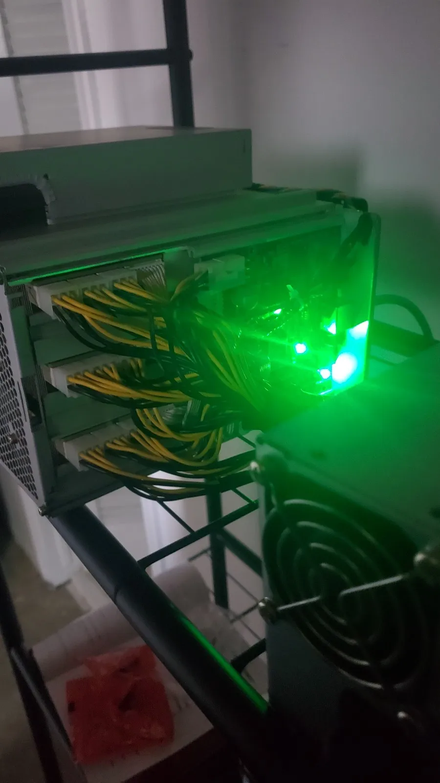 

LA BUY 3 GET 2 FREE Bitmain Antminer Z15J ZEC Equihash ASIC 320k Sol/s with 1600-1800w APW7 PSU Z15J