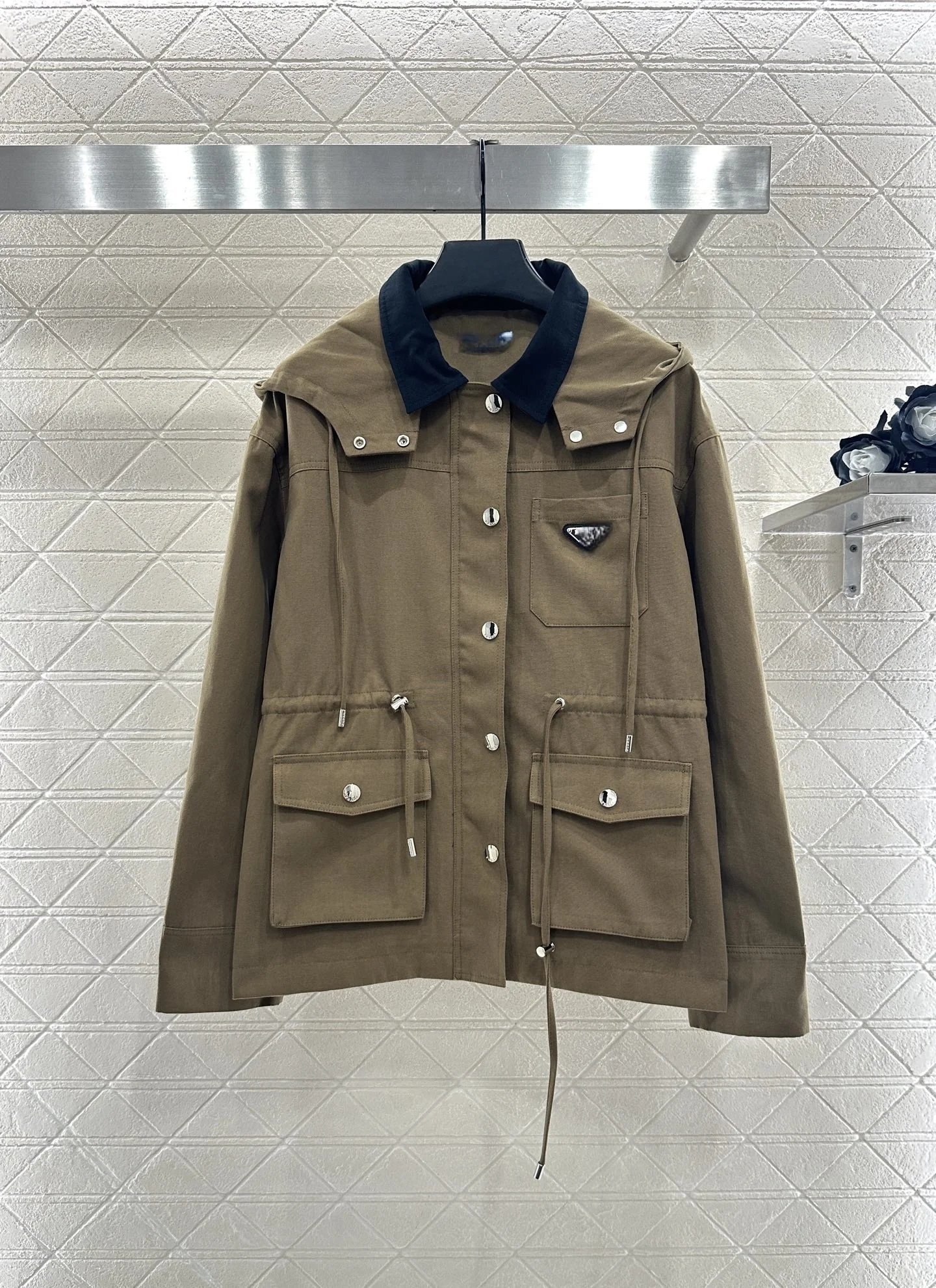 

Stylish Khaki Anorak Jacket with Hood, Versatile Fall & Winter Coat for Urban Outfits