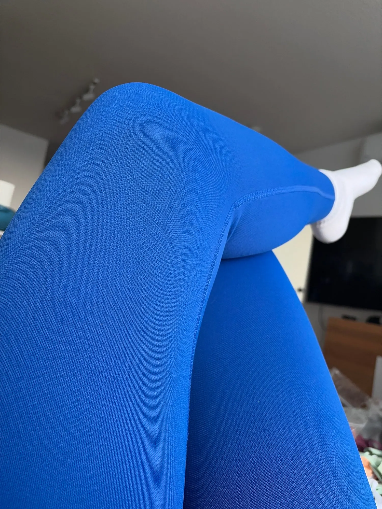 Foto de una compradora con Mallas Sculpt – Efecto Push-Up