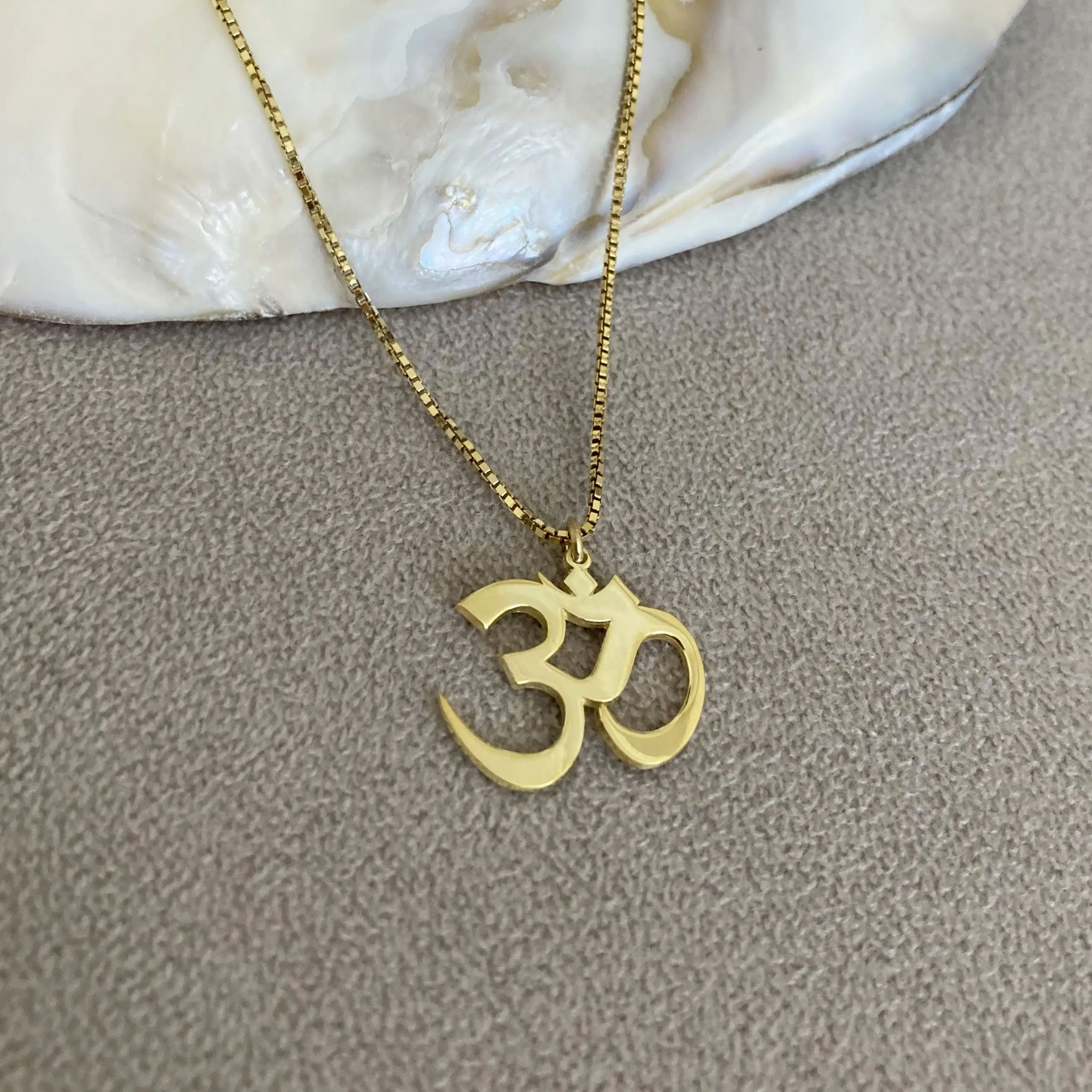 Yoga Teacher Gift 18K Gold-Plated Necklace Box Chain Pendant with Om Pendant Spiritual Gift For Women Jewelry Valentine Day Gift