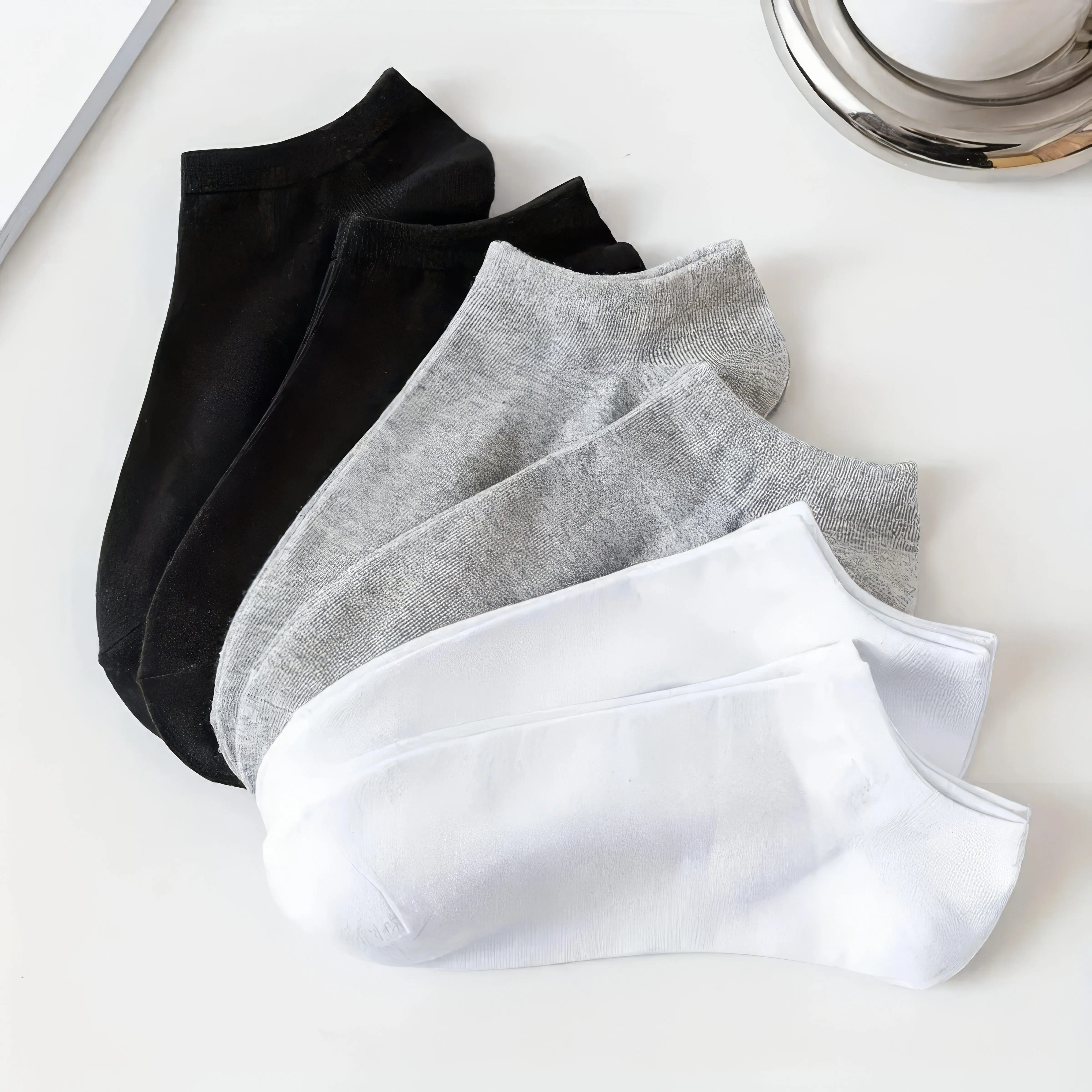 

25 пар черных, белых и серих носков, подходящих для всех сезонов, с простыми узорами, подходят для повседневного ношения.
