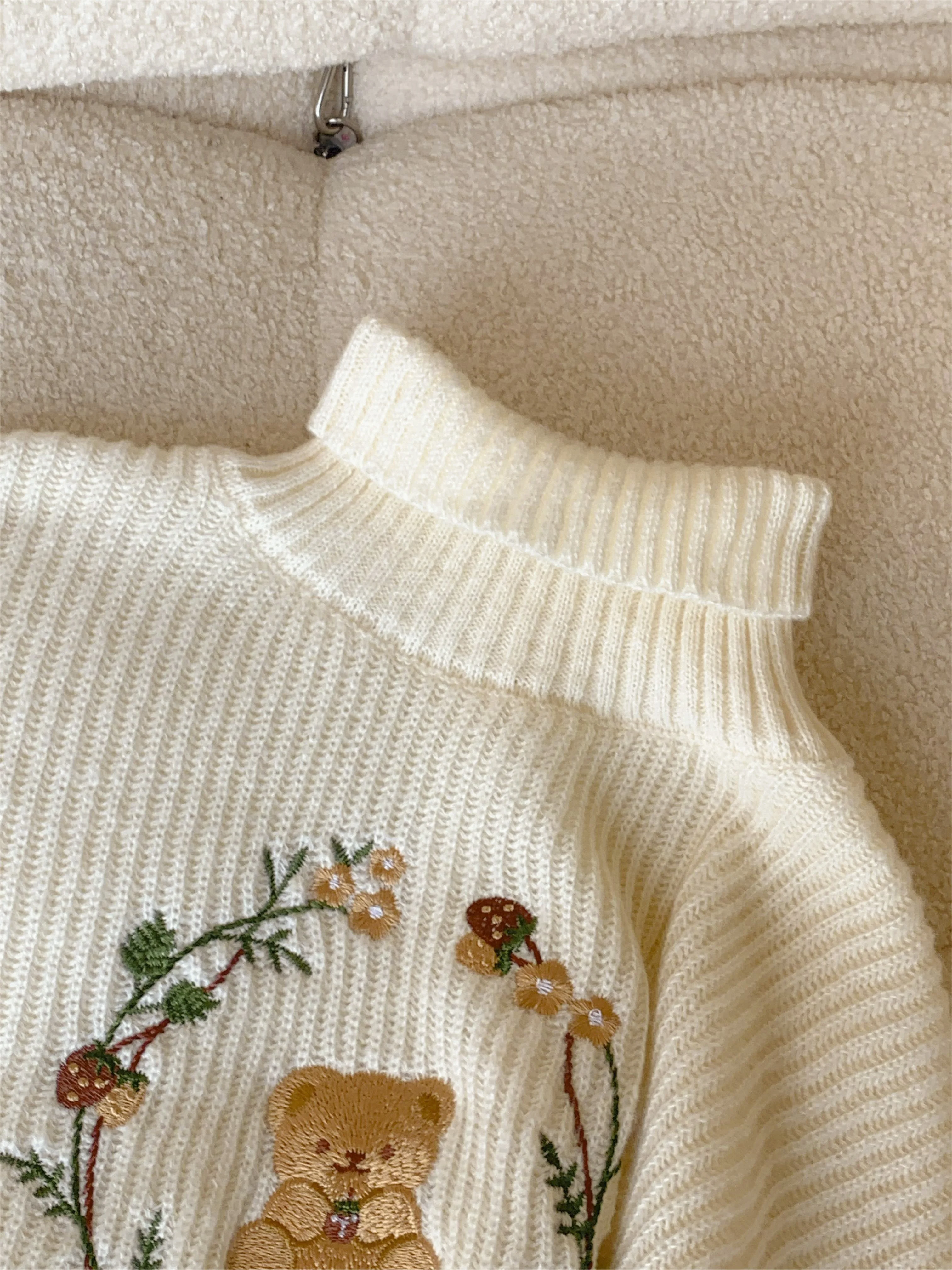 Autumn Winter fashion Warm Ladies casual Turtleneck Pullover Sweater 2024 New Bear Embroidery Thick easiest for match Temperament Women Solid Top