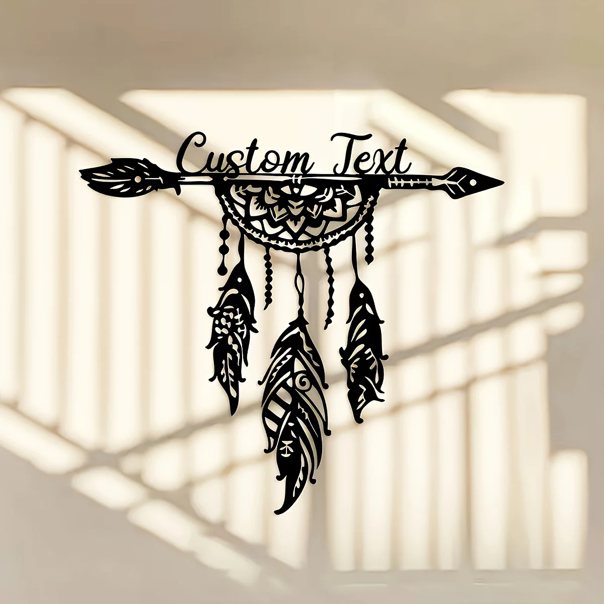 Decoración de Pared Metálica Personalizada con Atrapasueños, Plumas y Flecha, Apta para Decoración del Hogar/Oficina/Exterior, Regalos para Inauguración de Casa/Boda