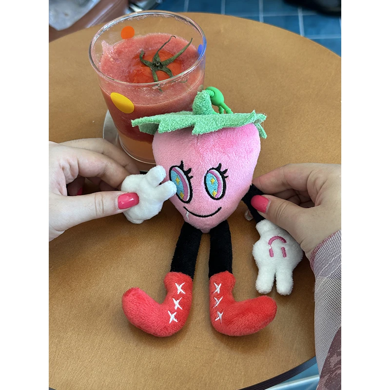 ELFSACK 2025 Herbst Neue Ankunft Nette Große Augen Erdbeere Plüsch Dekor Tasche Charme Schlüsselbund Für Frau