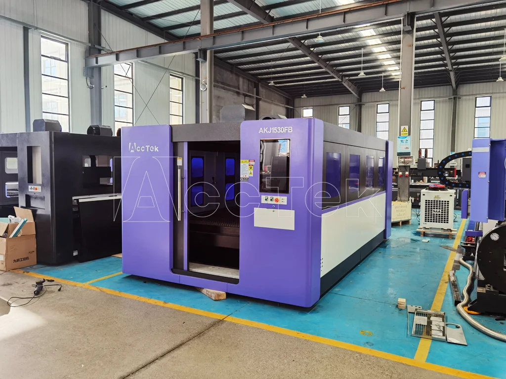 Factory sale Full Enclosed 3kw 6kw Fiber Laser Cutting Machine for Metal Sheet  AKJ1530FB Fiber Laser Cutter