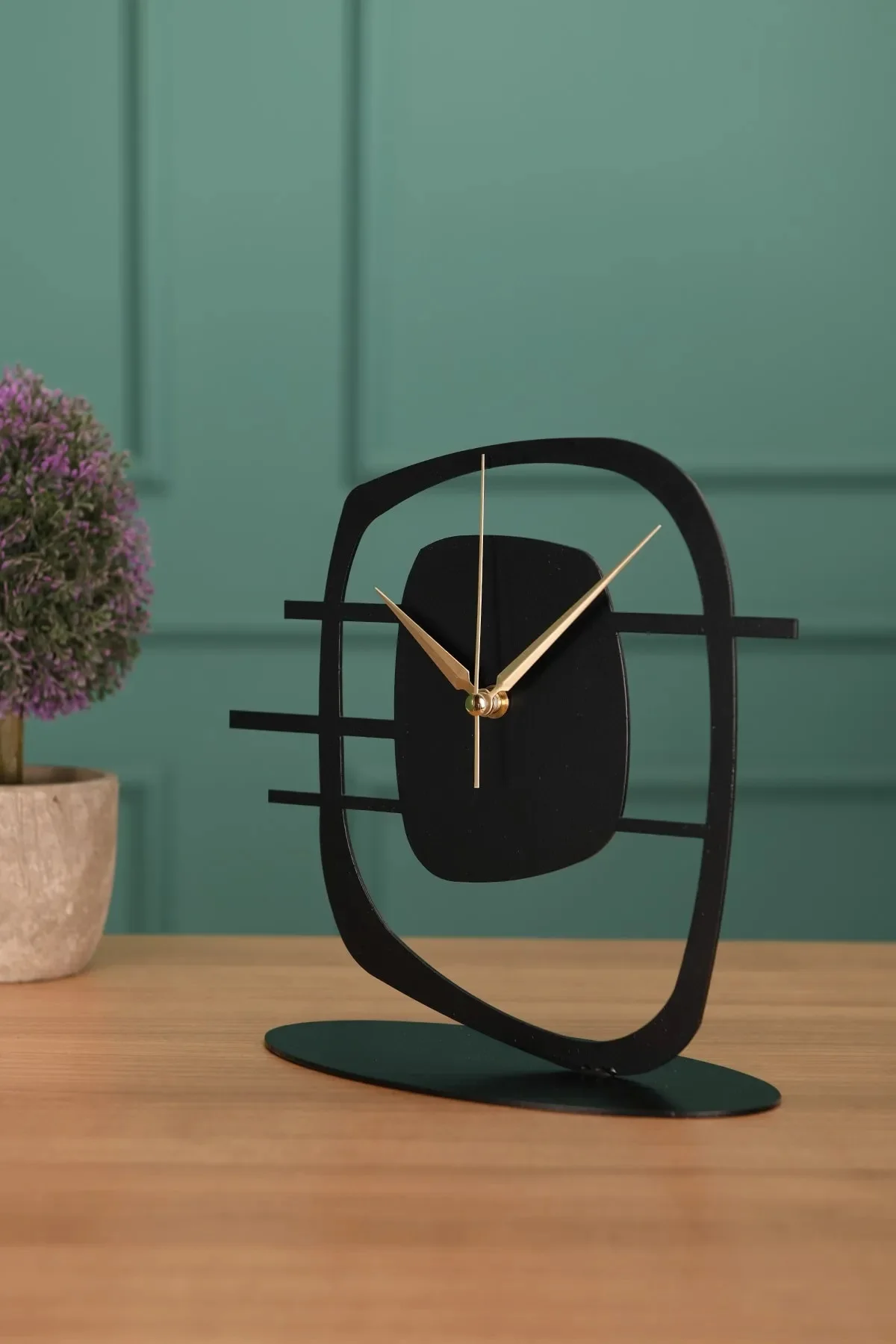 Minimalist Design, Metal Black Desk Clock - Modern Décor and Functionality 21x23 cm