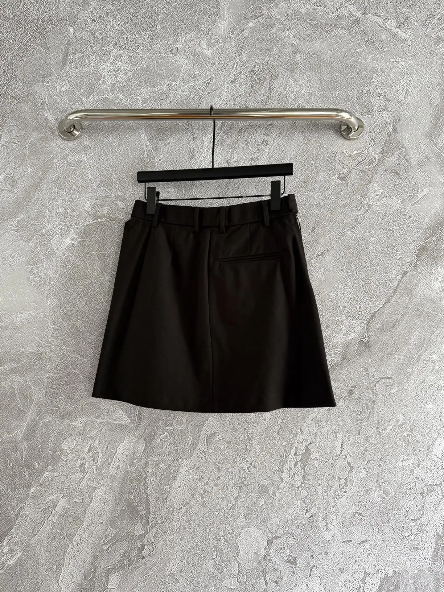 

2025 Summer New Women's Fold up Half Skirt Twill Cotton Half Skirt combines the sharpness of a suit skirt Black WYY-41