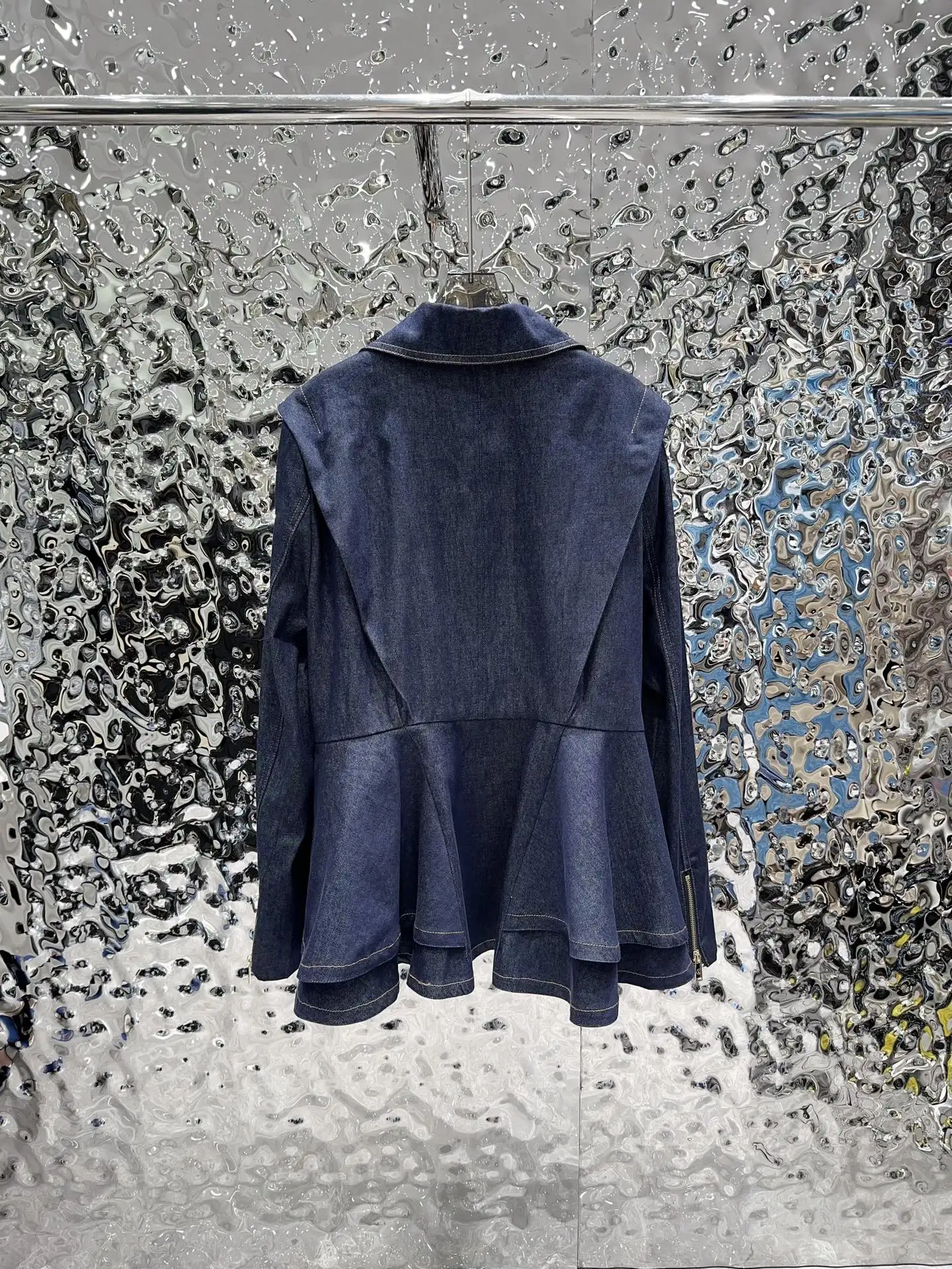 

The Ladies'Llapel Denim Ruffled Coat Is Fashionable And Versatile