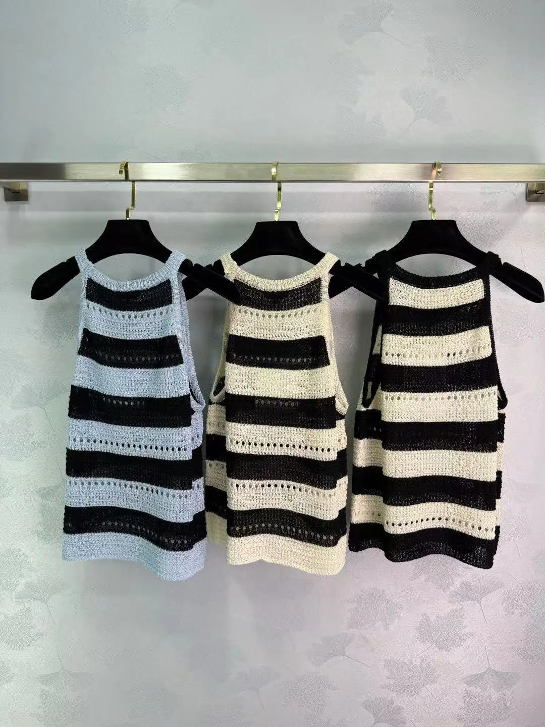 

2025 Halter Neck Knitted Vest!