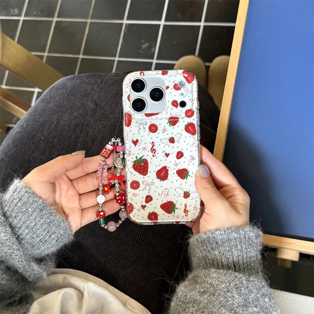 حافظة هاتف لطيفة بأجنحة الفراولة منقطة لهاتف آيفون 14 15 16 برو ماكس 17 برو مع سلسلة Fundas لهاتف أبل 16 ماكس 17