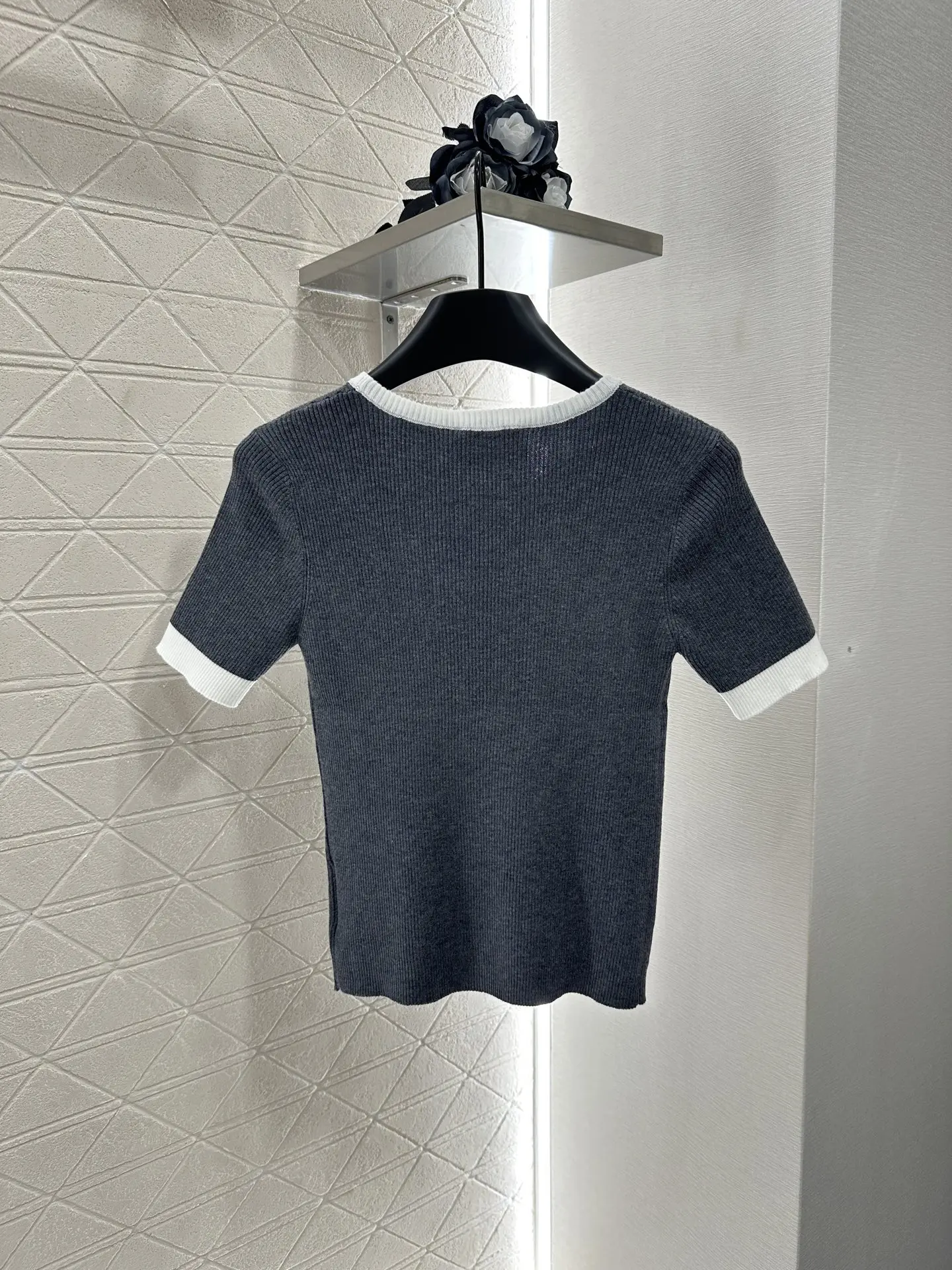 

2025 Spring/Summer New Women's Clothing Solid Color Exquisite Fashion Classic Versatile Simple Top HL006