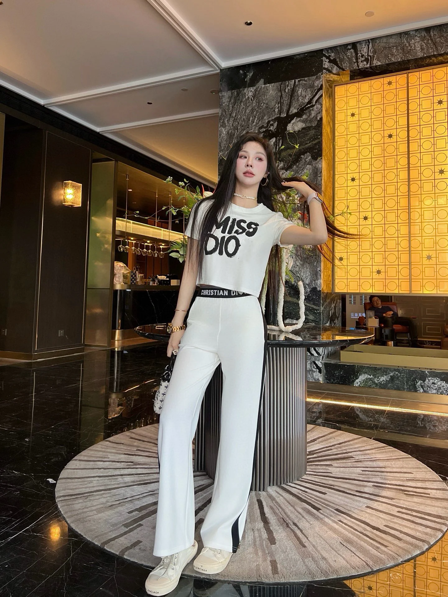 25 pop! New Dior suit, Dior short sleeve  pant suit; Exquisite workmanship, the fabric is comfortable and soft, everything matc