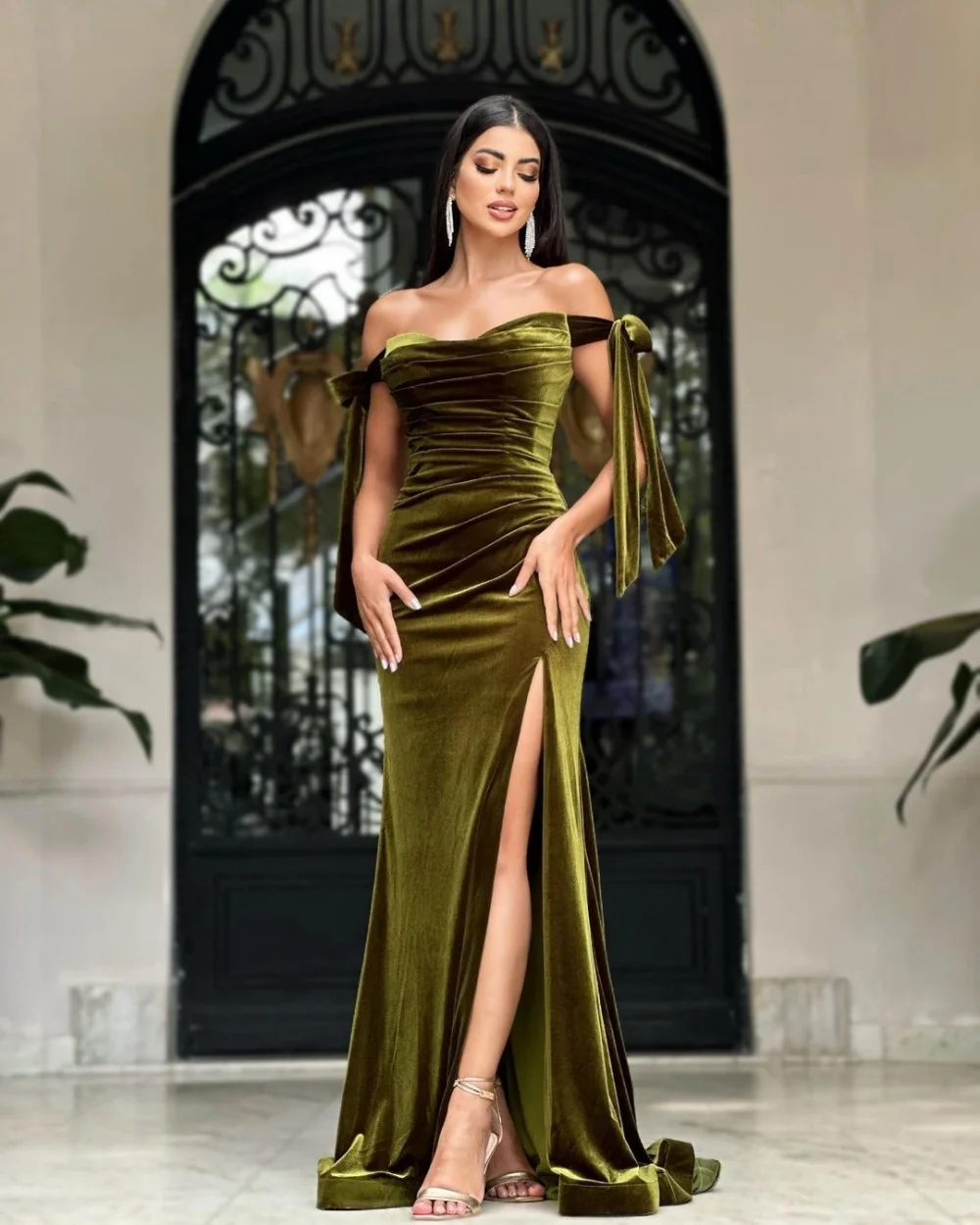 

Elegant Off Shoulder Velour Mermaid Prom Dress Pleated Lace Up With High Split Floor Length Formal Party Gown Custom 2024