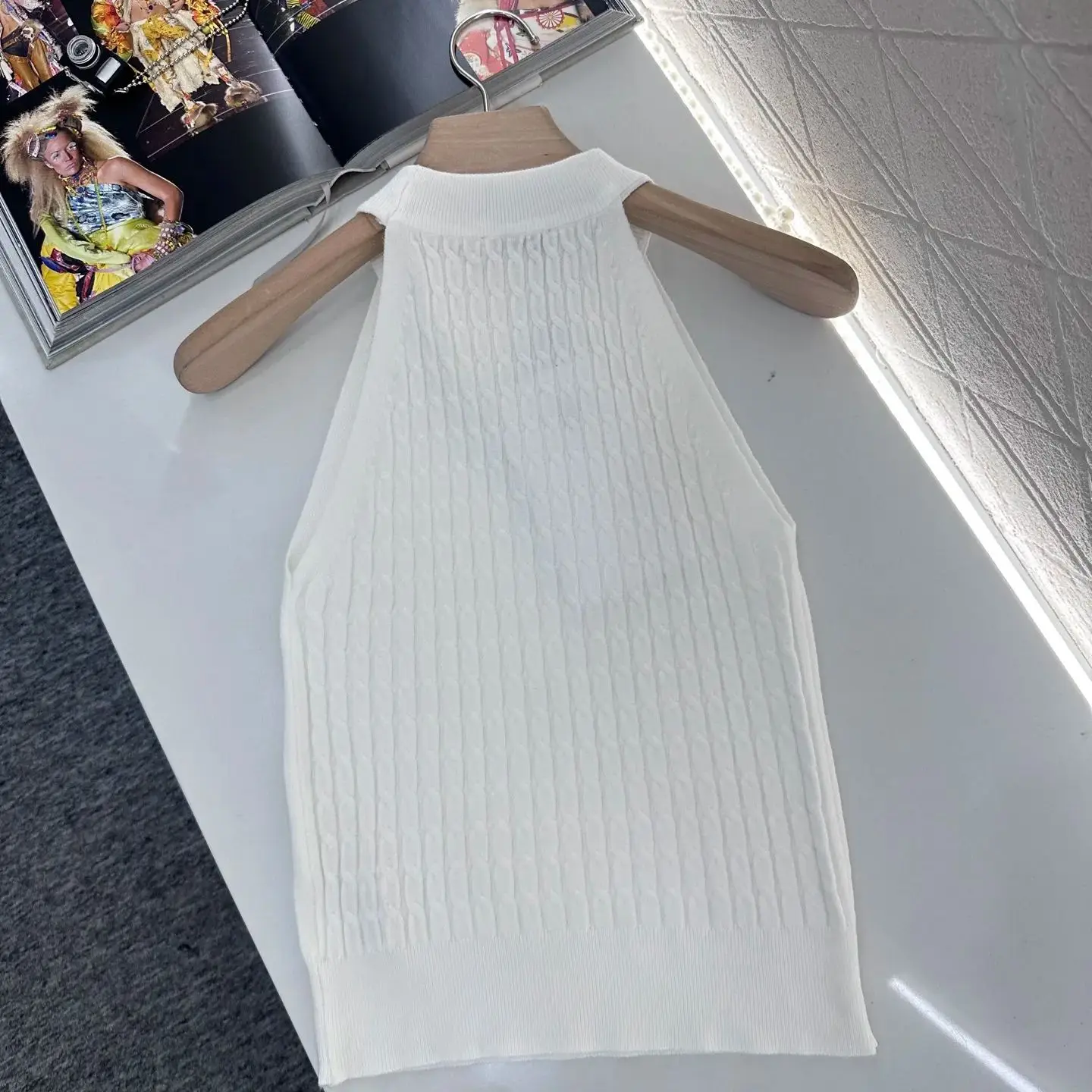

Summer New Two-color Fashionable and Elegant Slim Knit Vest