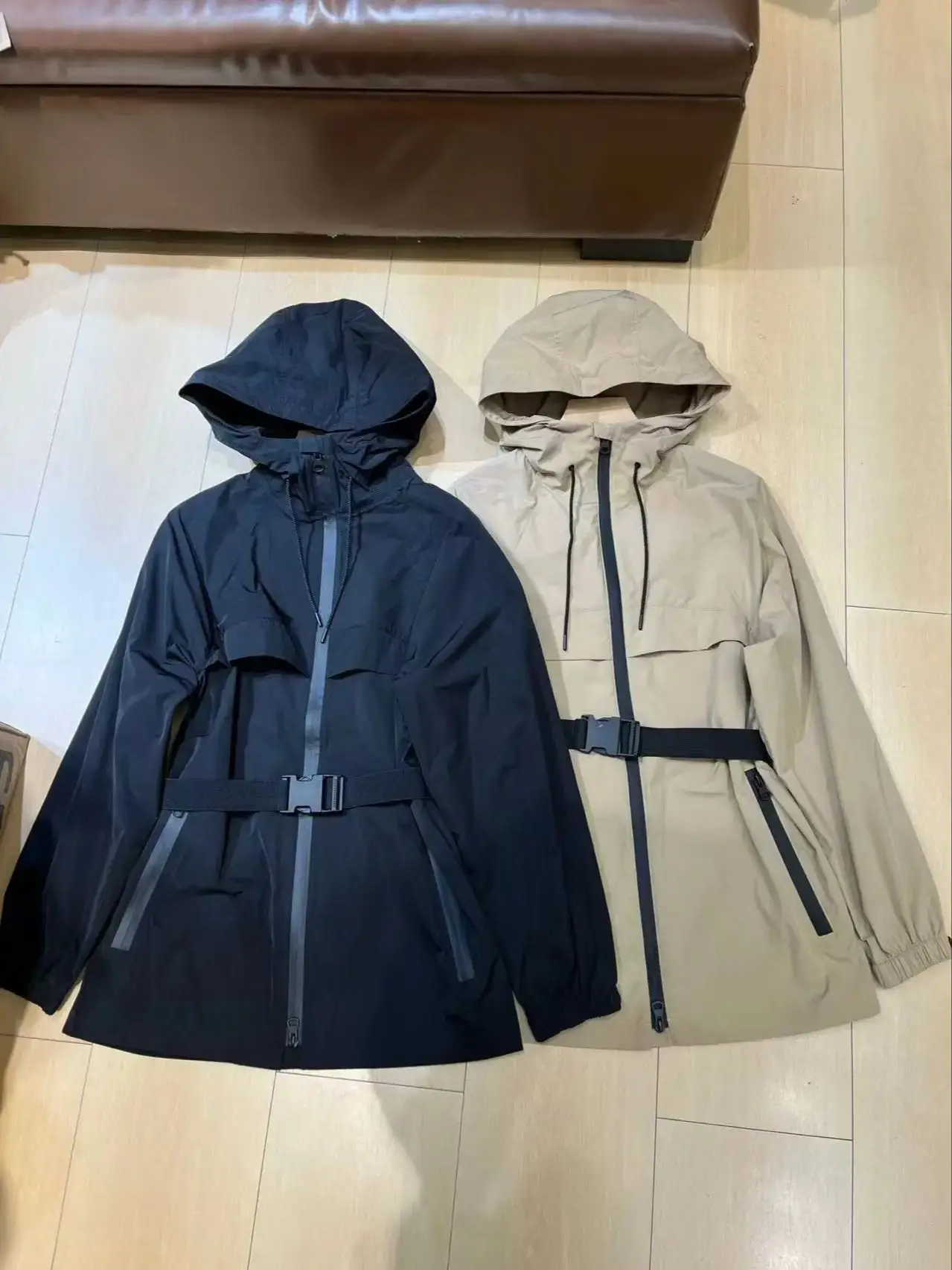 Lässiger, dünner Trenchcoat mit Kapuze für Damen im Frühjahr