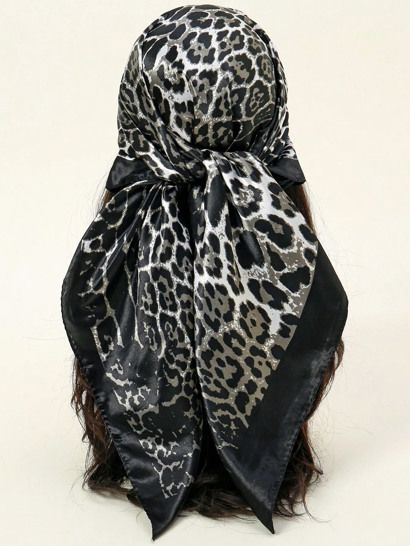 

90cm Satin Square Scarf For Women, Classic Leopard Print Design Elegant Daily Street Wear Multi-purpose Neck Head Wrap Accessory