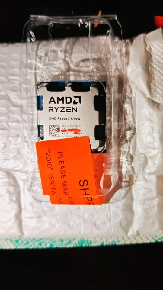 AMD Ryzen 7 9700X CPU 5.5GHz 8-Core 16-Thread 40MB Game Cache 4NM Socket AM5 Gaming Processor without Package for PC Gamer photo review
