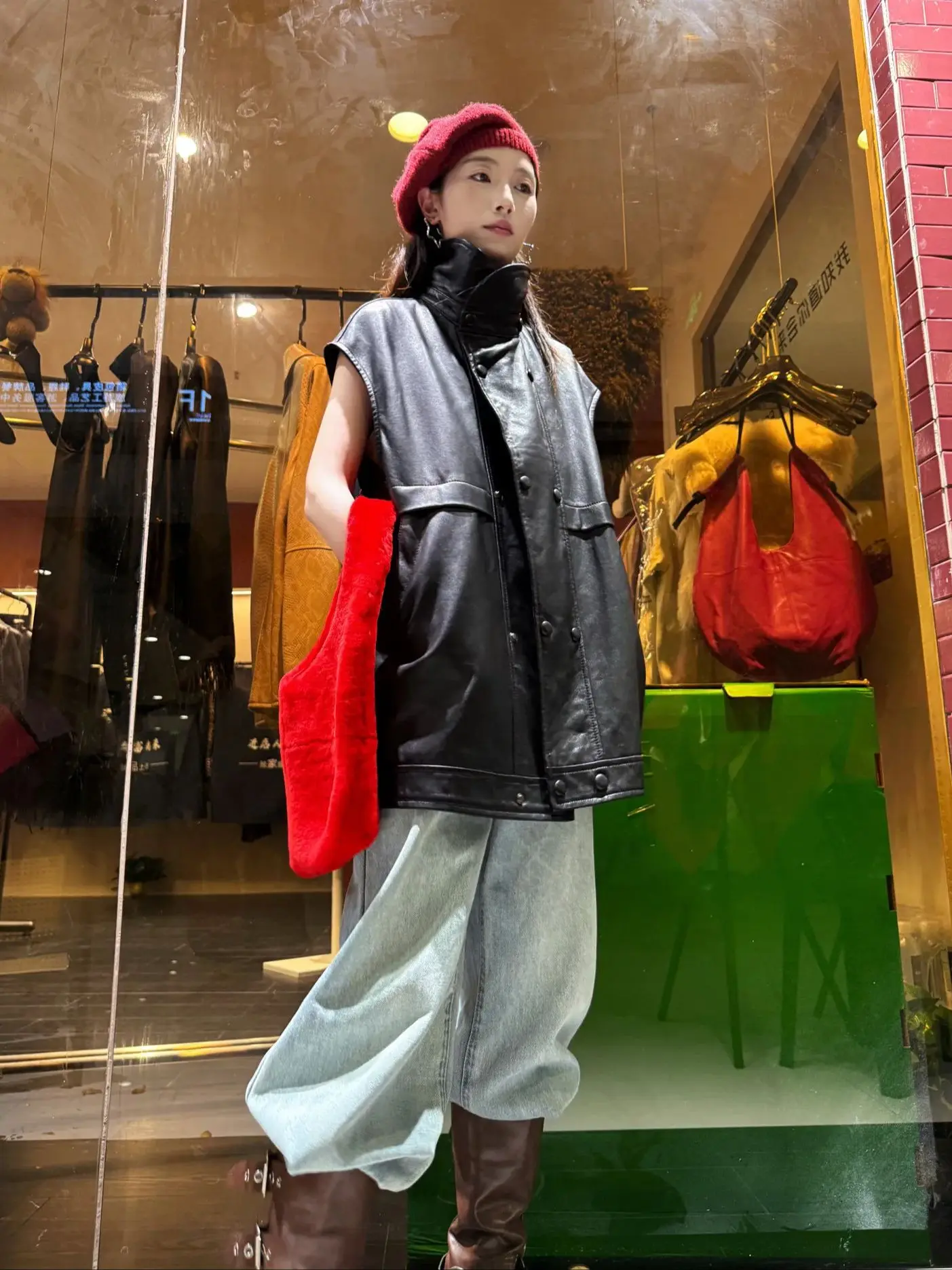 سترة خريفية غير رسمية للنساء من الجلد الفضفاض بدون أكمام