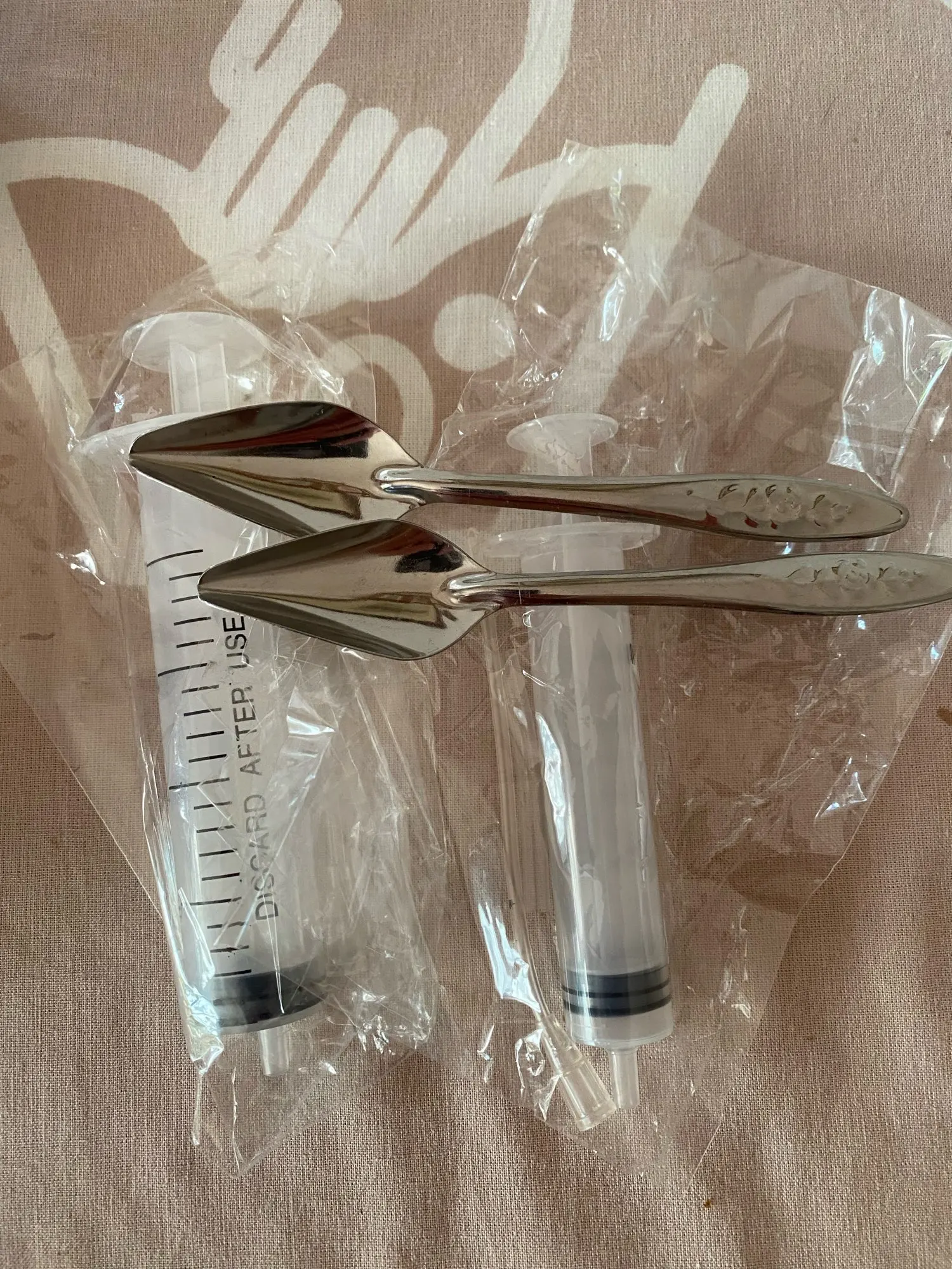 Baby Bird Feeder Parrot Feeding Syringe BreastFeeding Water Milk Medicine Pet Supplies 10ml+20ml + 2pcs Spoons photo review