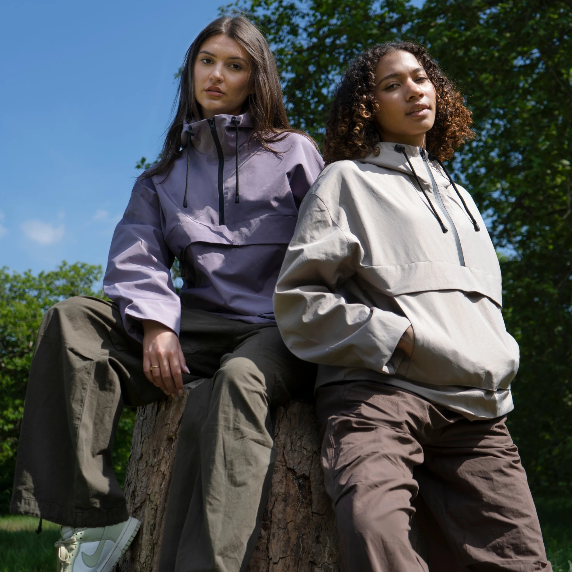 

Oversized Against Heavy Rain Waterproof Summer Hoodie Raincoat Jacket Half Zip ,Zipped Large Kangaroo Pocket Design Adjustable W