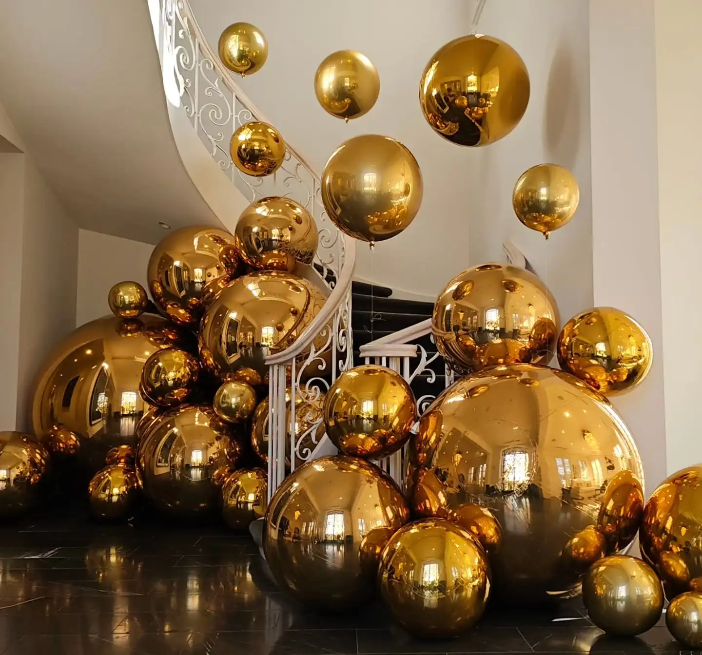 Set-6pcs Shiny Golden Inflatable Mirror Balls Airtight Giant Mirror Balloon Large PVC Sealed Sphere For Events & Stage Party