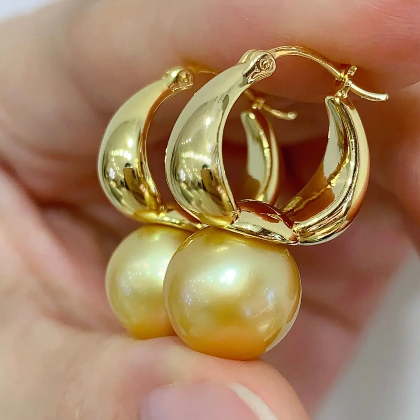 

MADALENA SARARA Saltwater Pearl Women Earrings 18K Gold Hook Earrings Hard Gold Luxury Elegant Au750